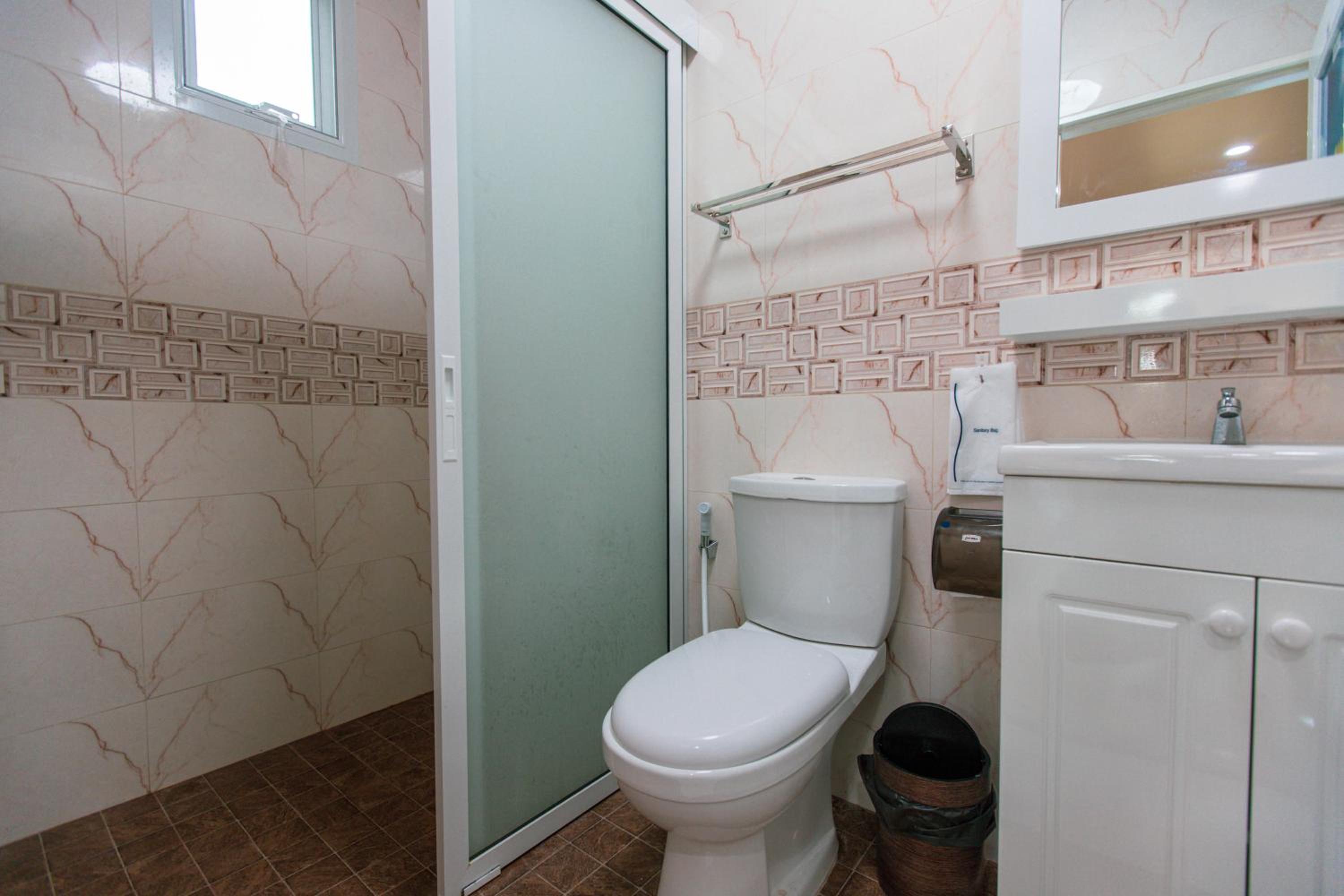 One-Bedroom House - Photo 2