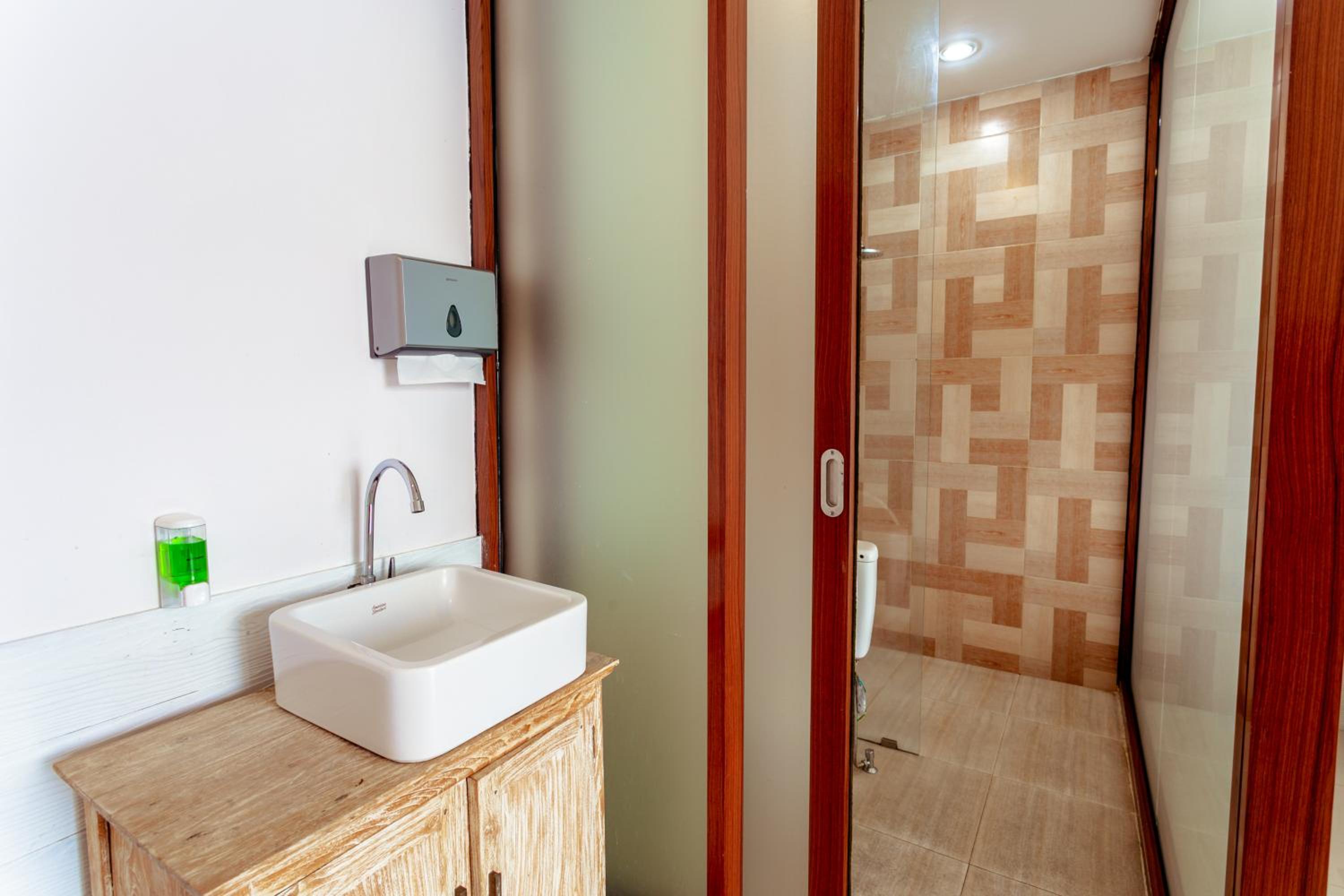 Suite with Balcony - Photo 20