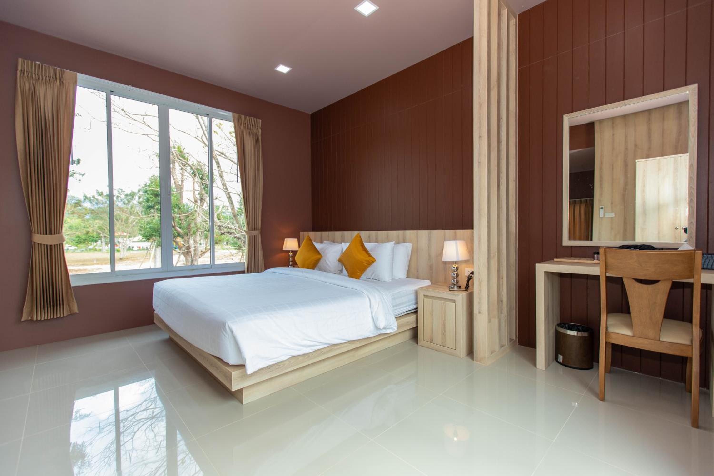 One-Bedroom House - Photo 5