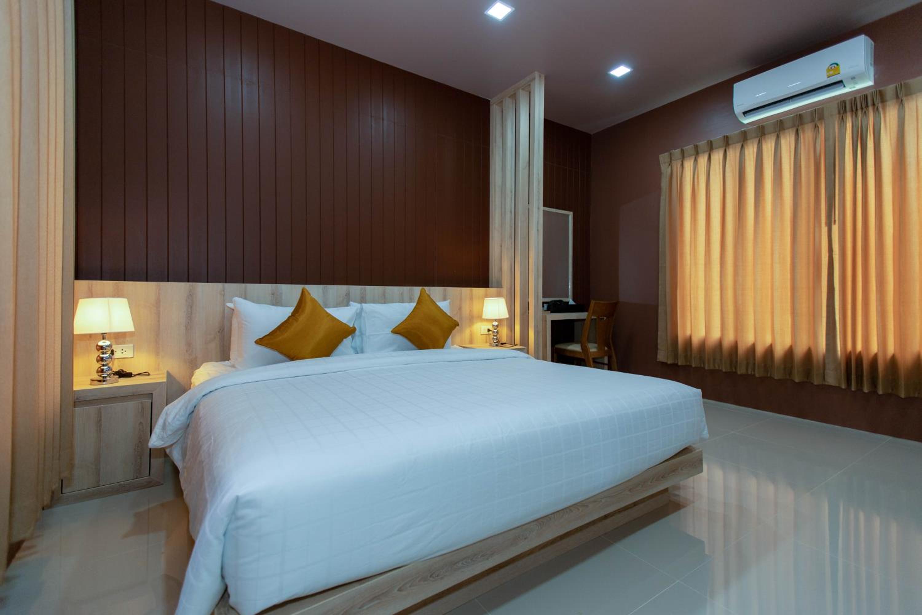 One-Bedroom House - Photo 6