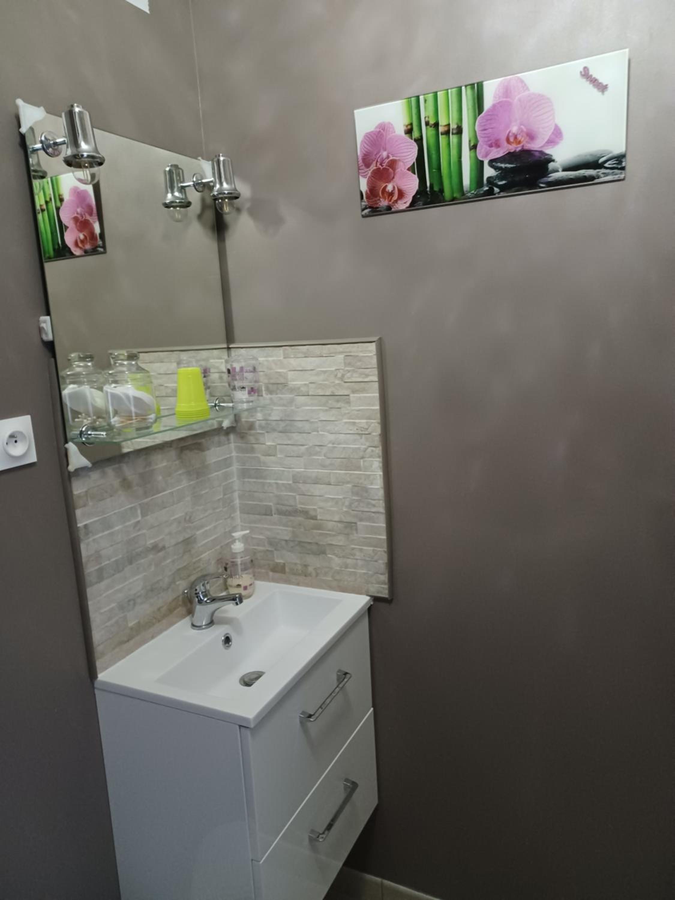 Family Room with Private Bathroom - Photo 1