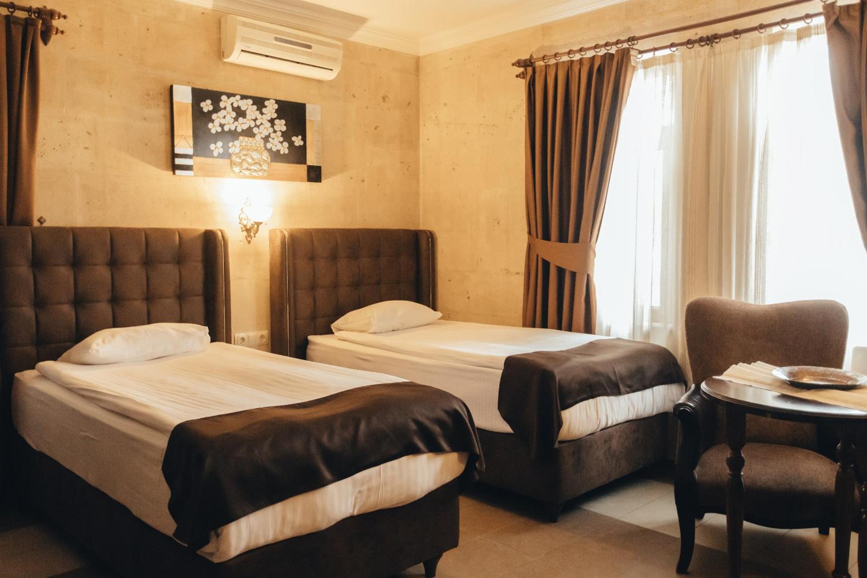 Standard Twin Stone Room photo 3