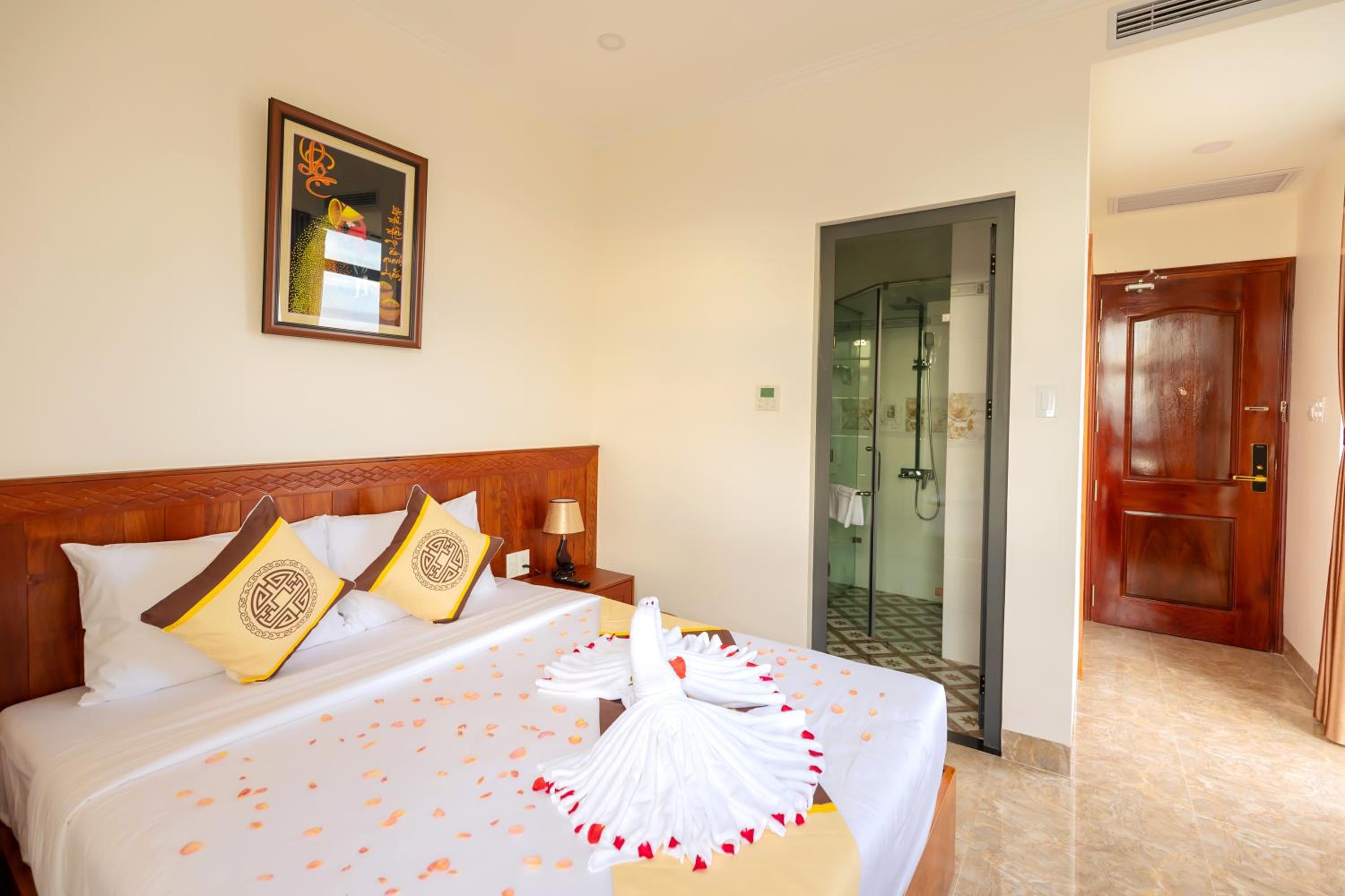 Deluxe Queen Room