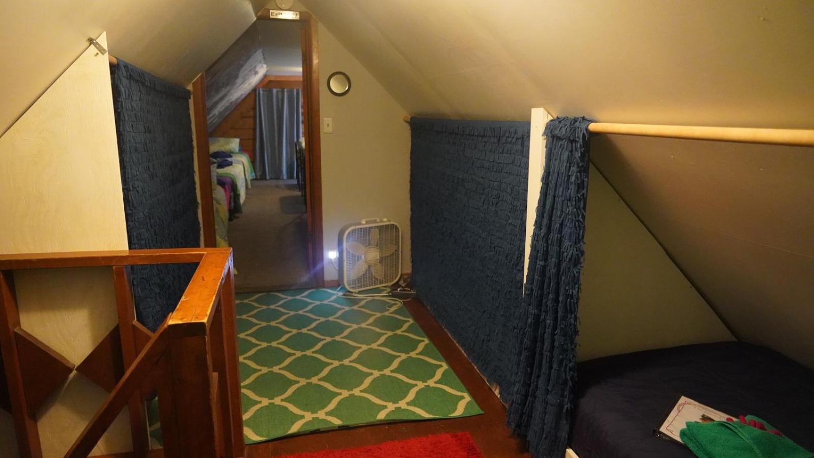 Single Bed in Mixed Dormitory Room with Shared Bathroom  photo 2