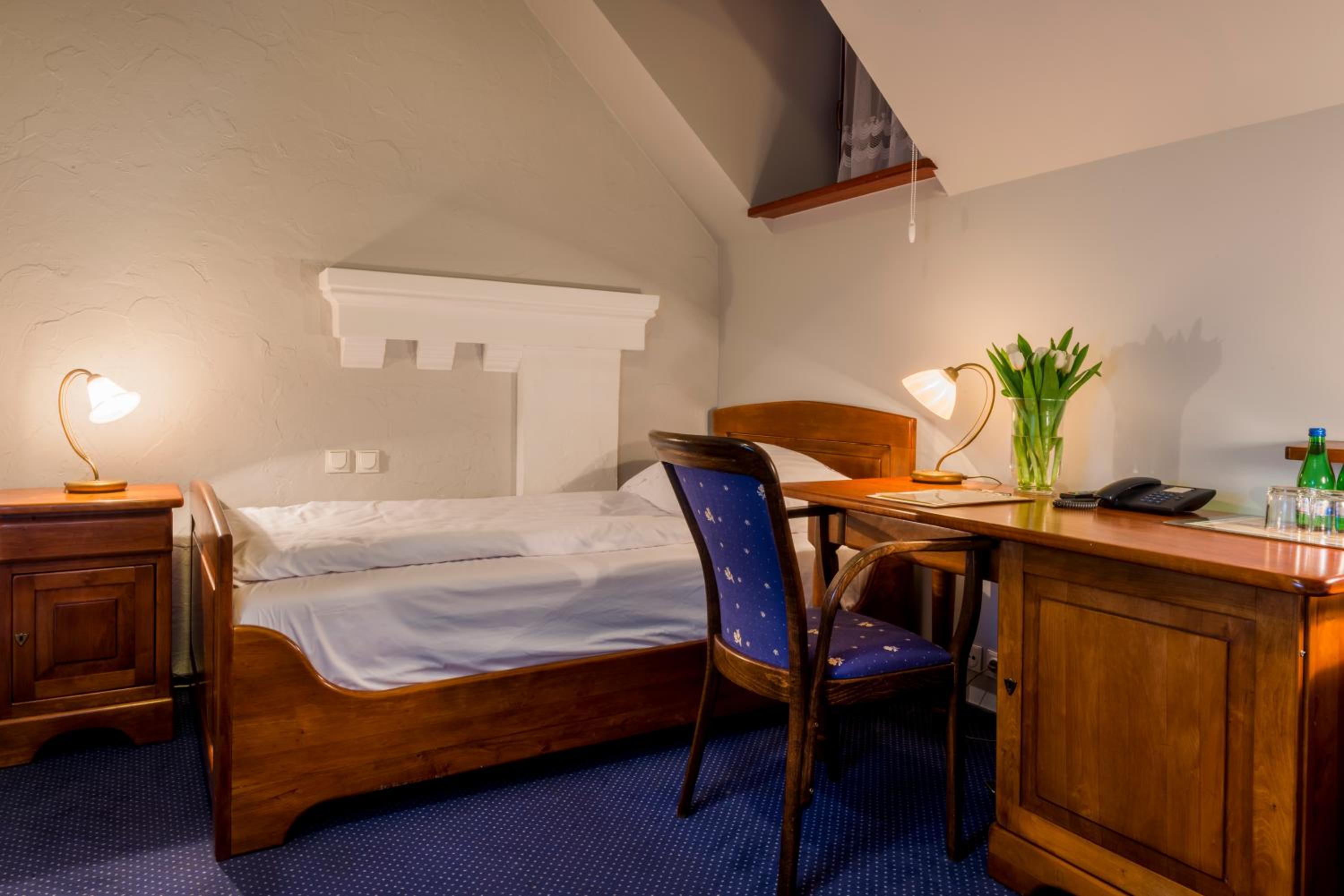 Double or Twin Room with Private Bathroom - Photo 6