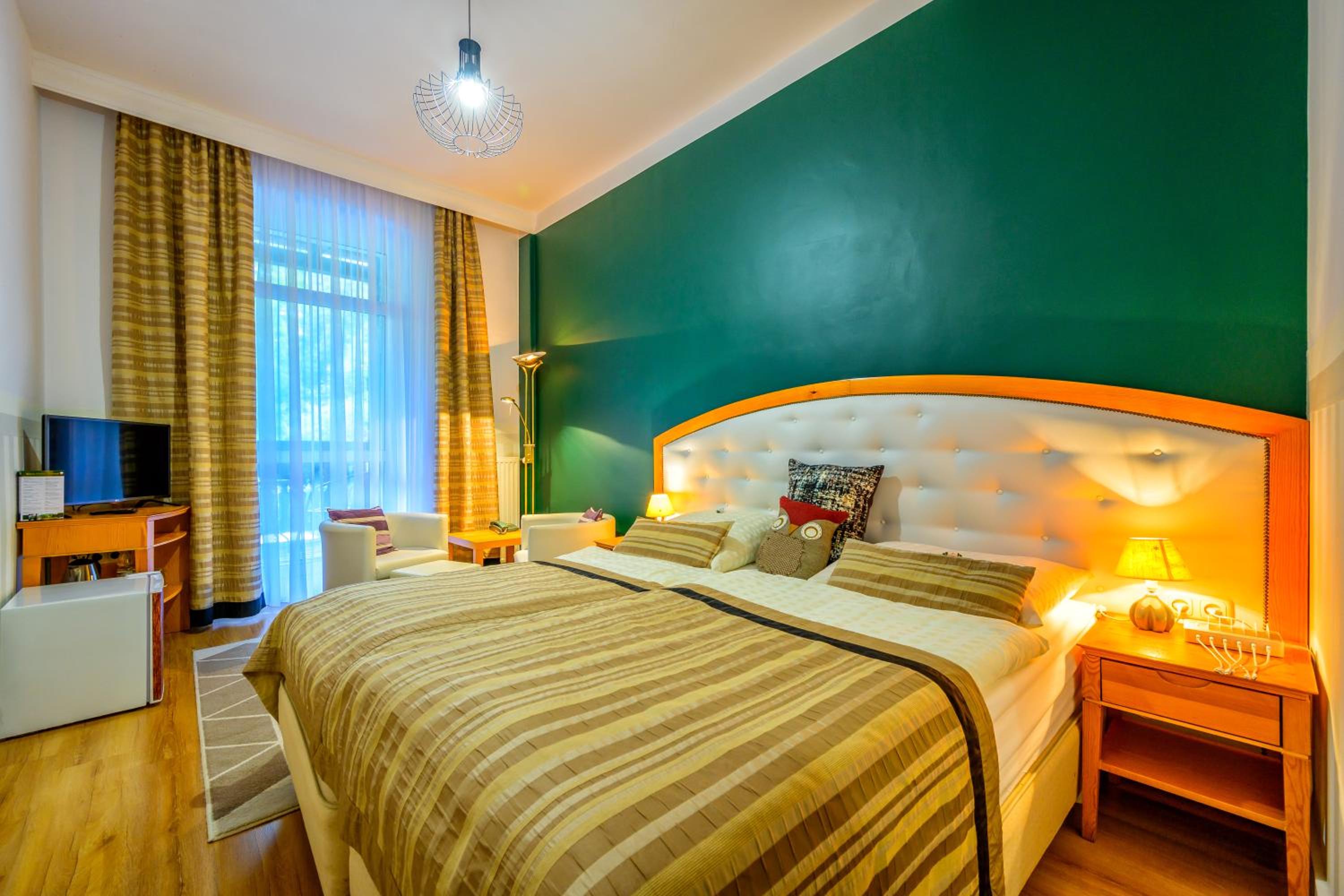 King Room with Balcony - Photo 2