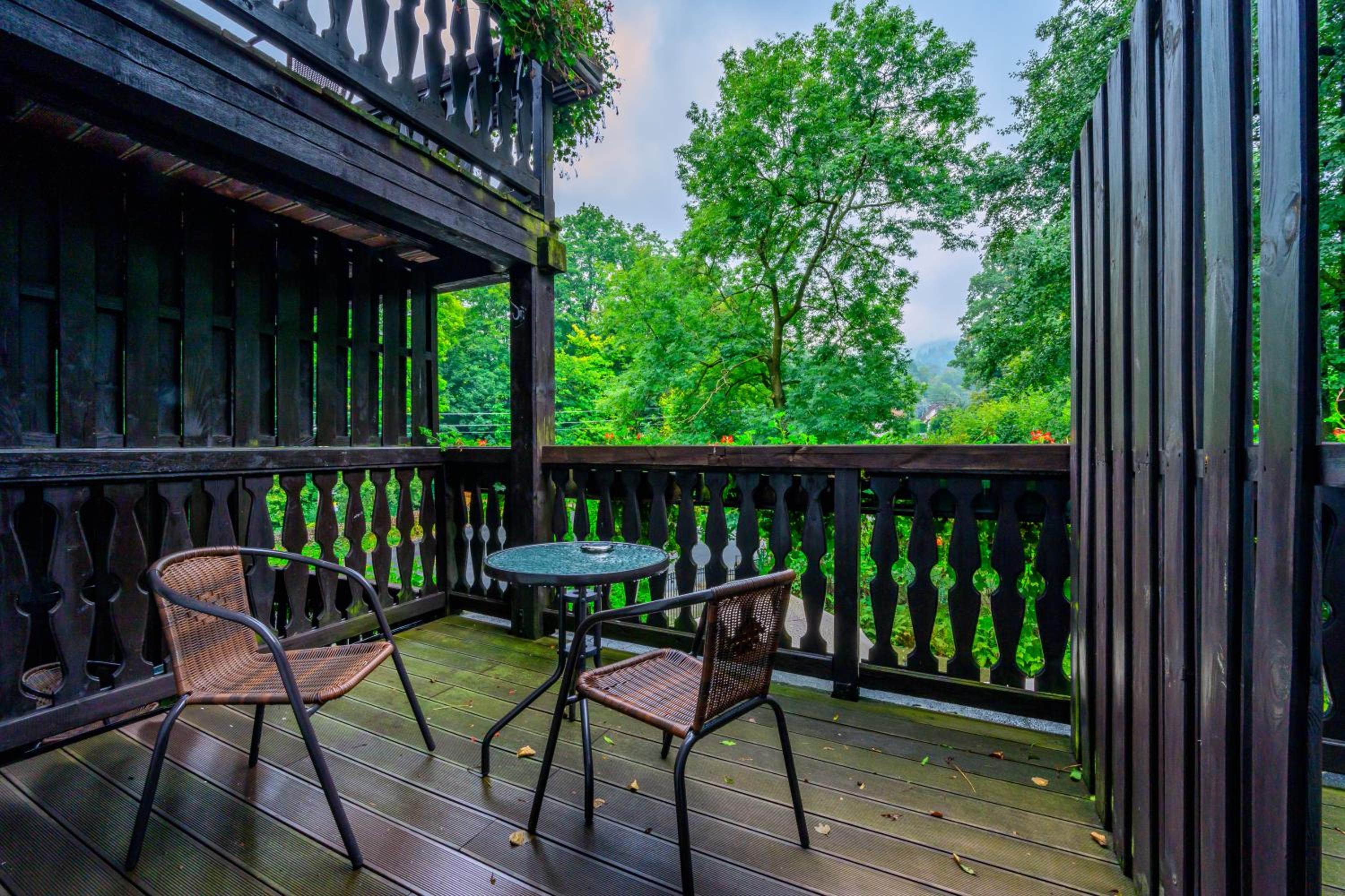 King Room with Balcony - Photo 5