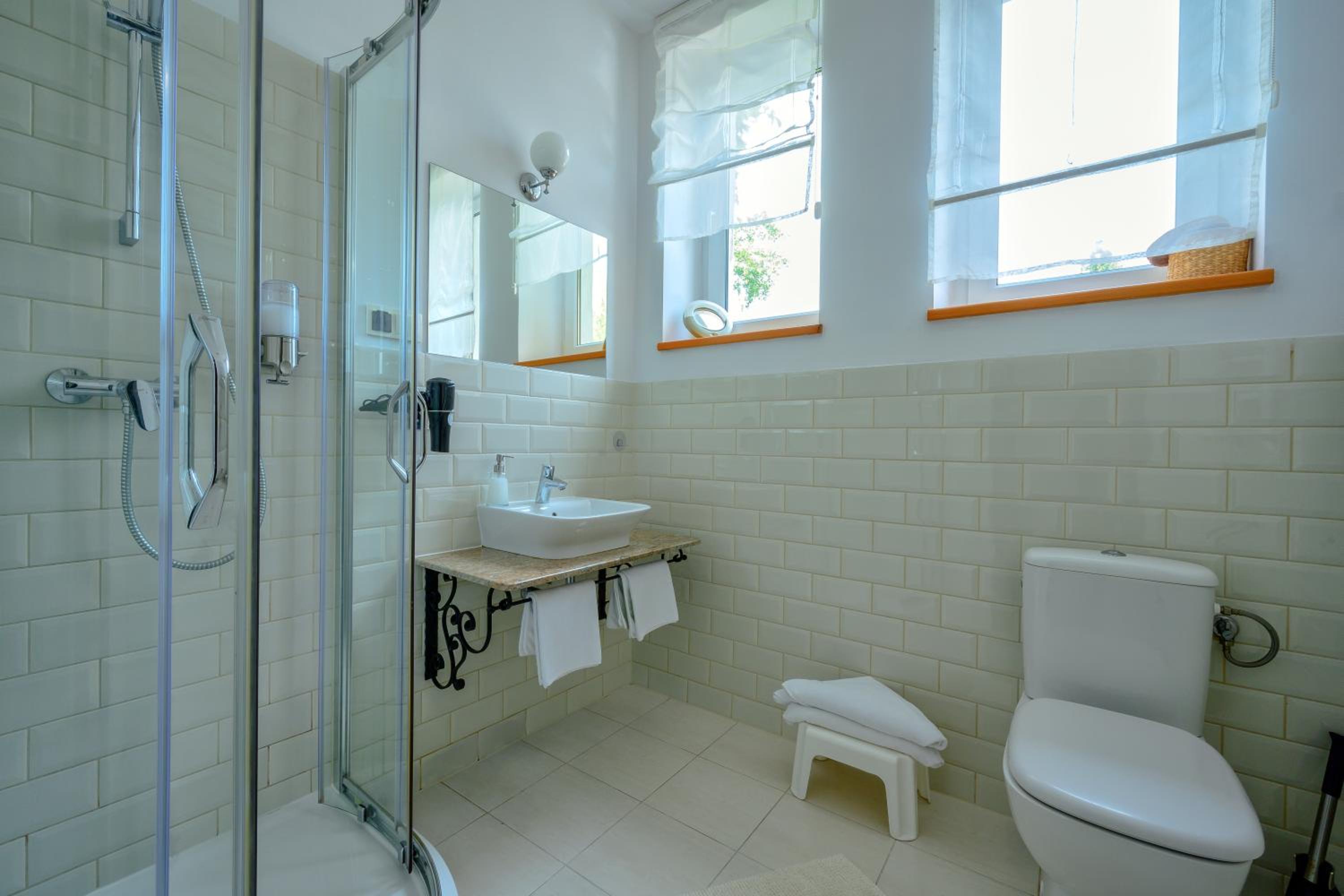 Twin Room - Photo 2