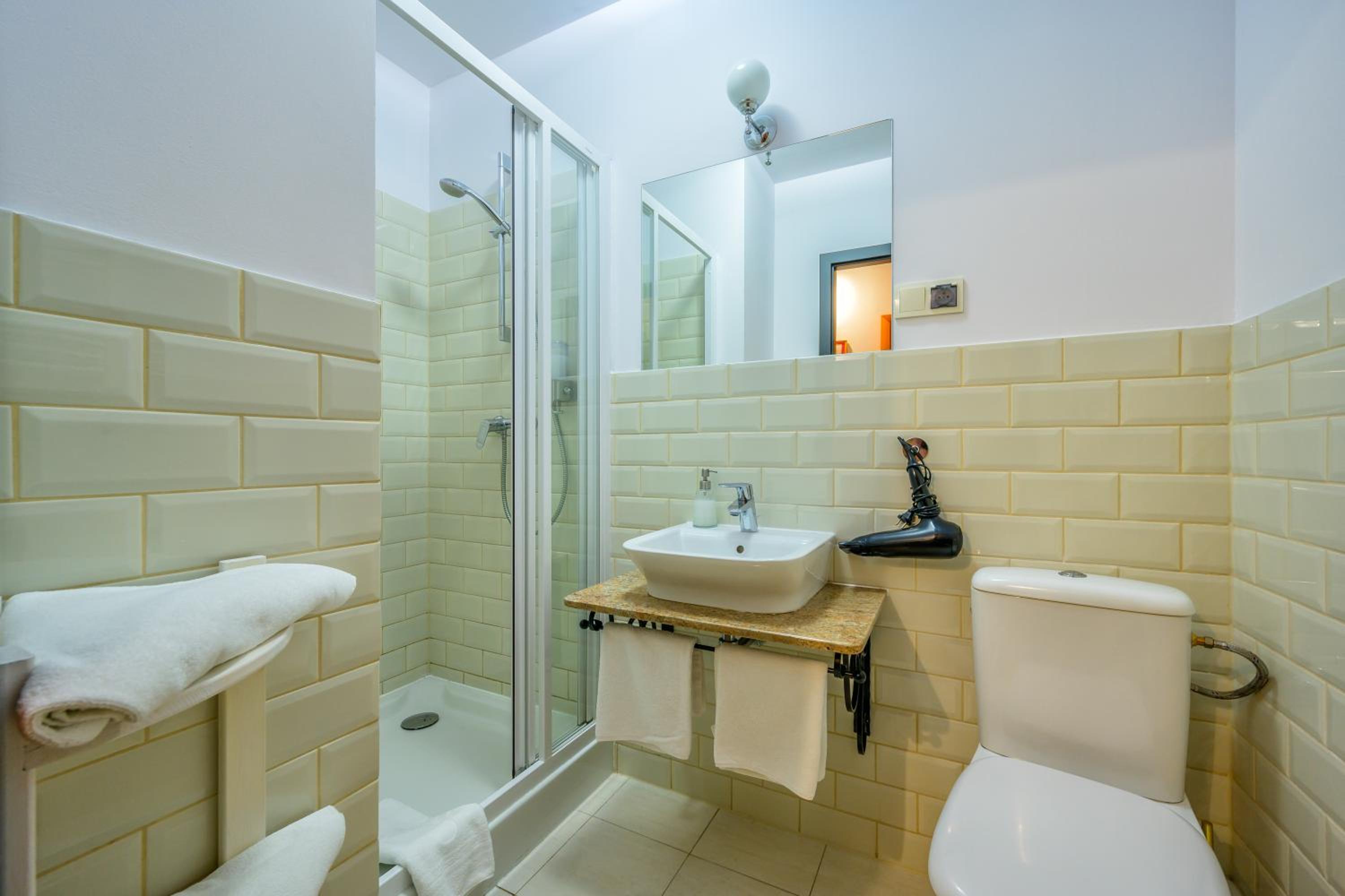 Twin Room - Photo 6