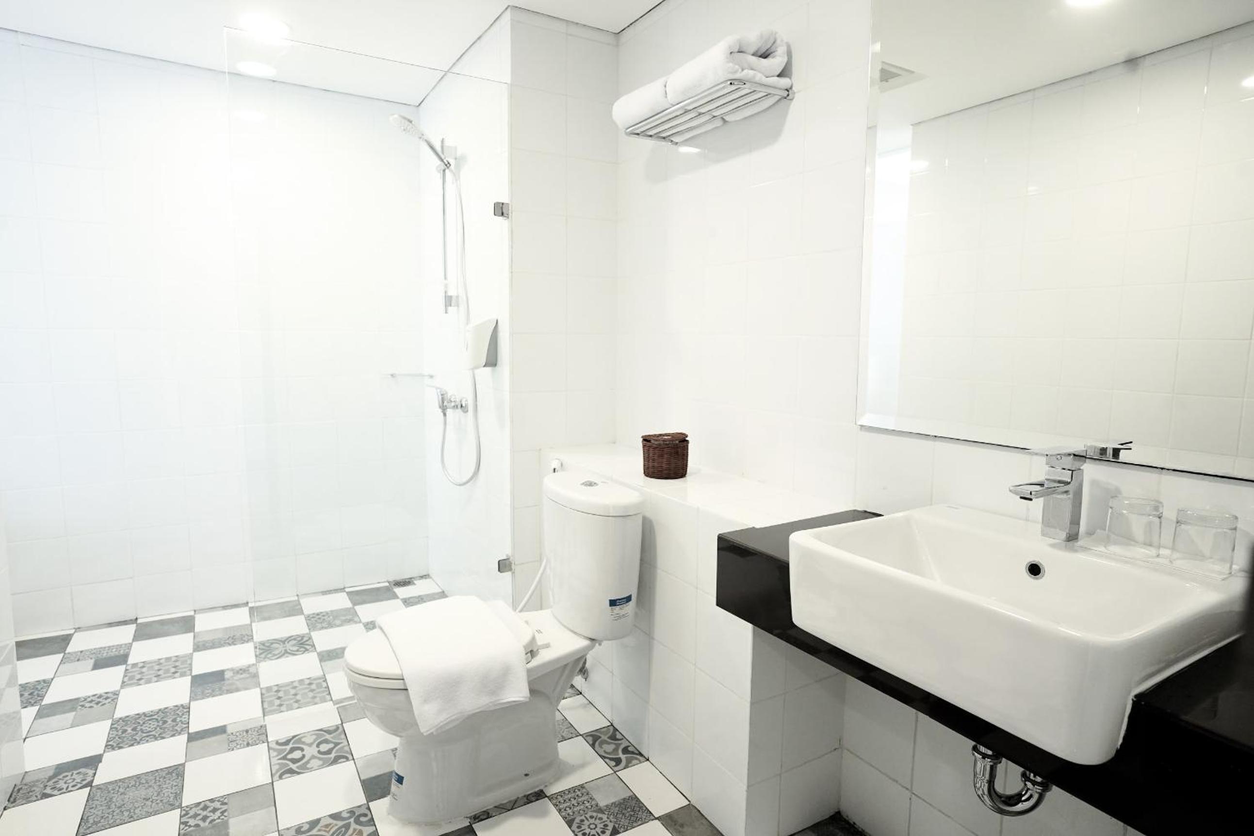 Deluxe King Room - Photo 2