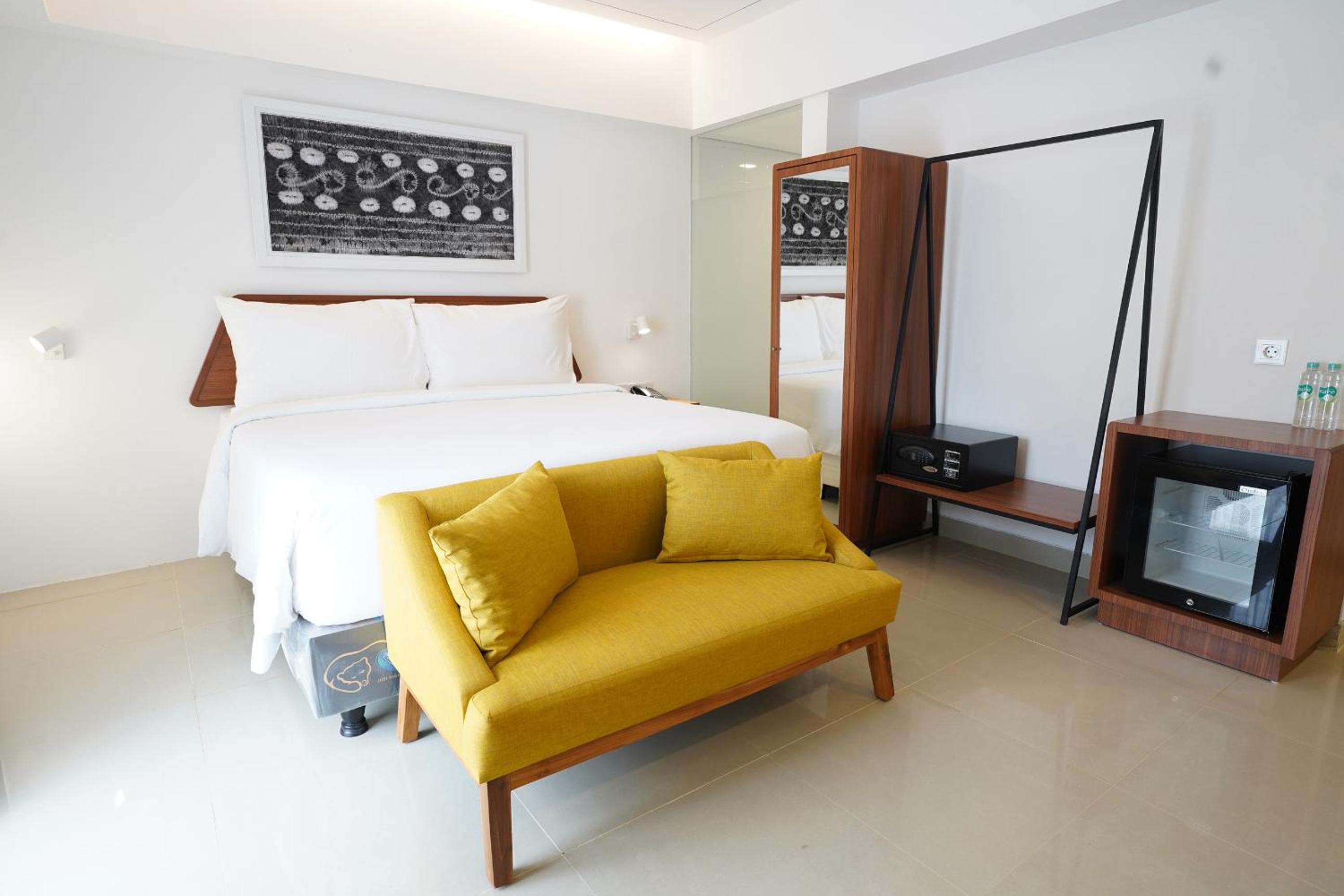 Double Room with Pool View - Photo 5