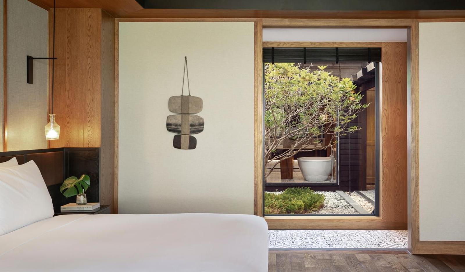 One-Bedroom Oceanfront Pool Villa - Photo 2