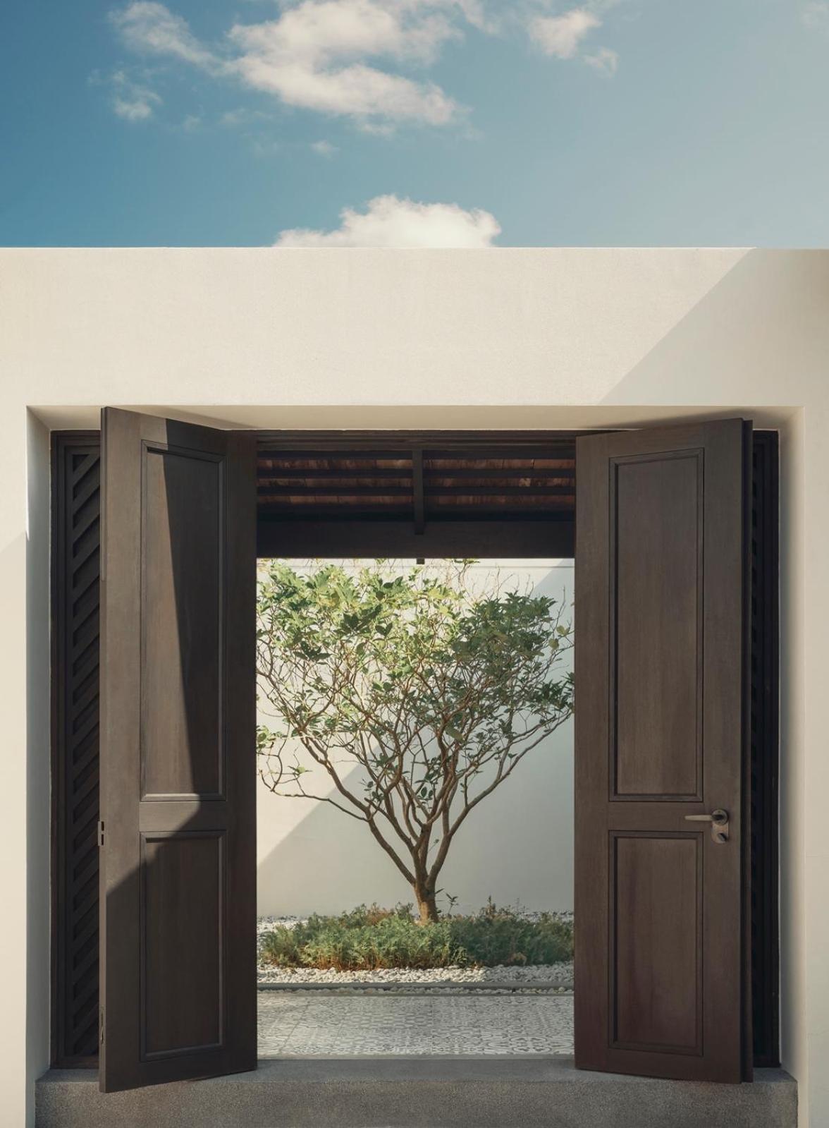 One-Bedroom Oceanfront Pool Villa - Photo 10