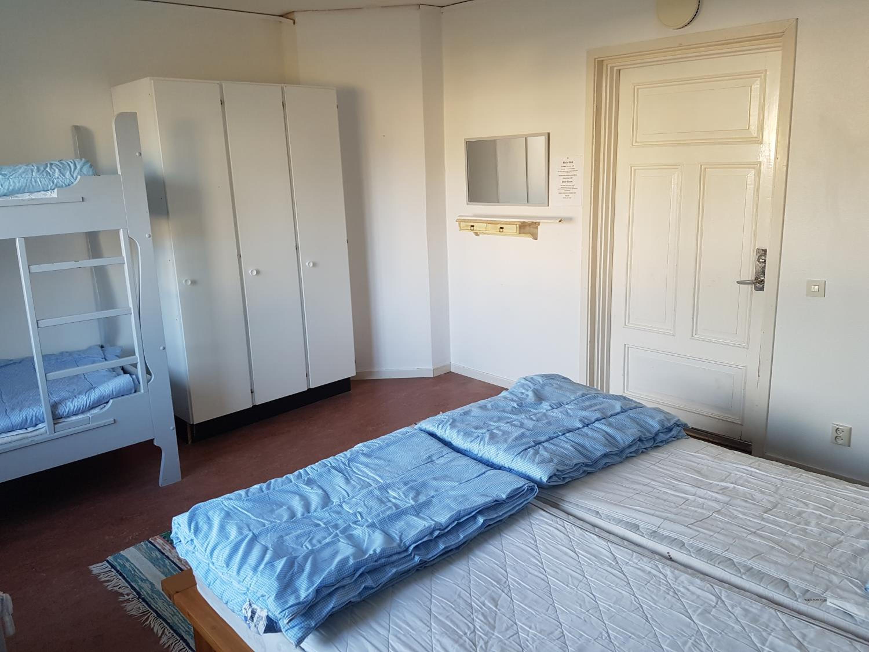Quadruple Room with Private Bathroom photo 2