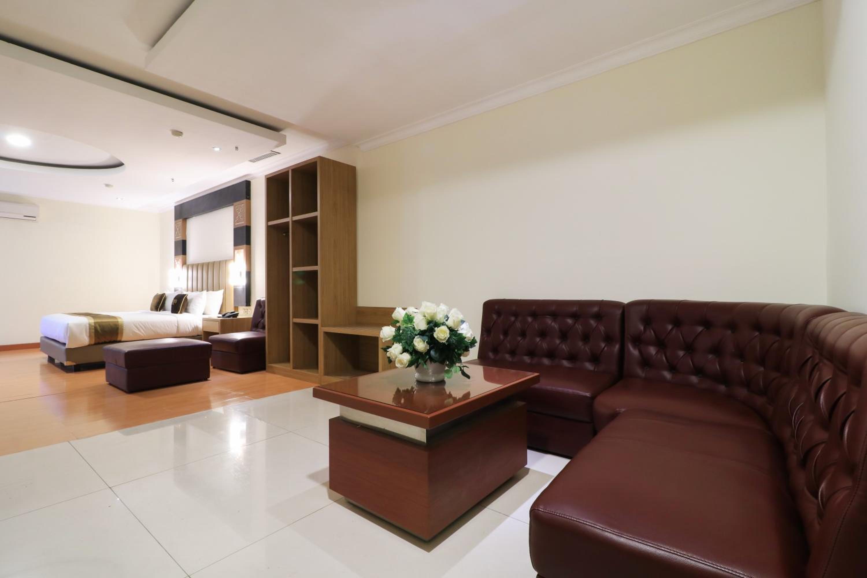 Deluxe Junior Suite - Photo 8