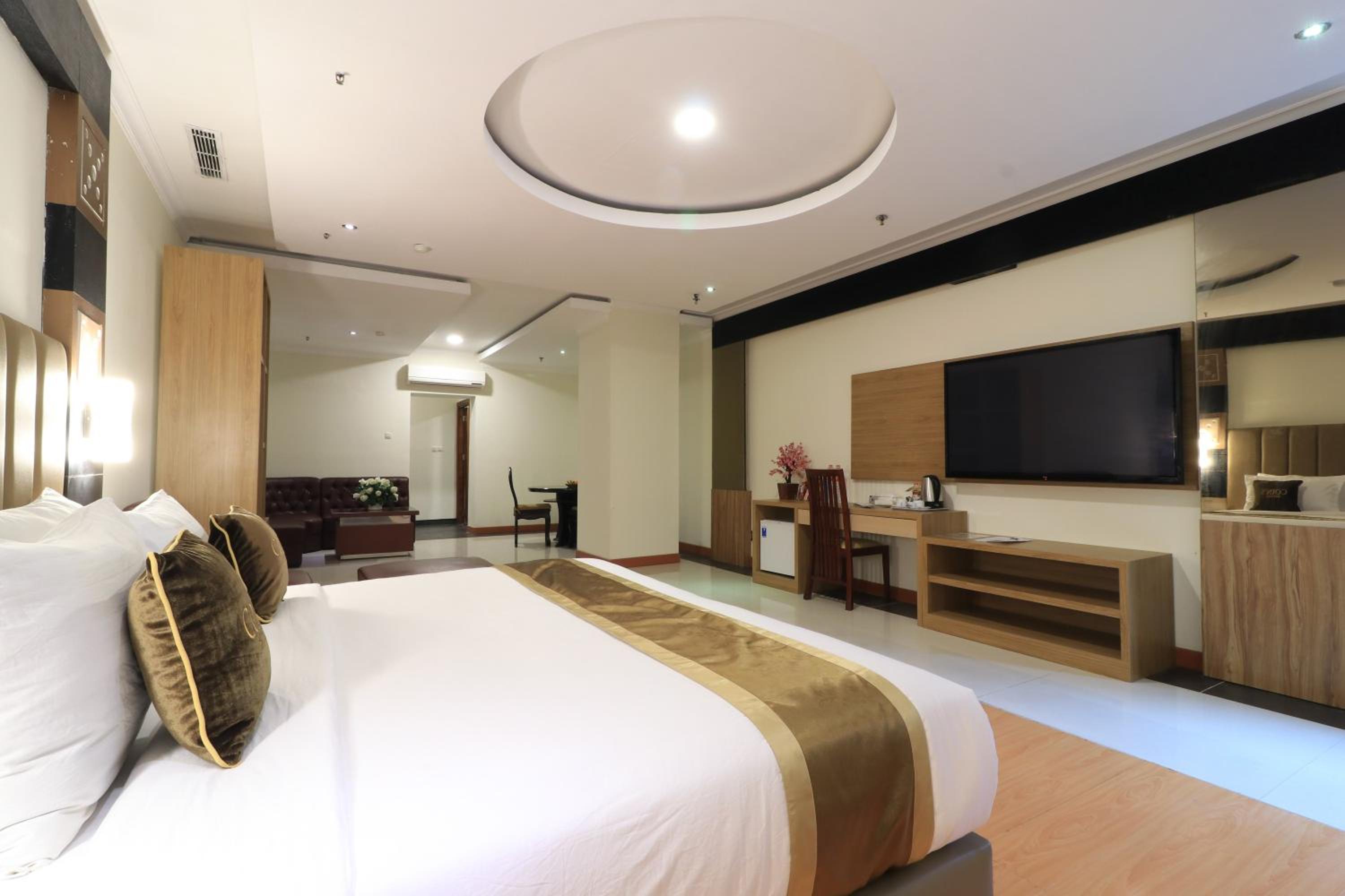 Deluxe Junior Suite - Photo 2