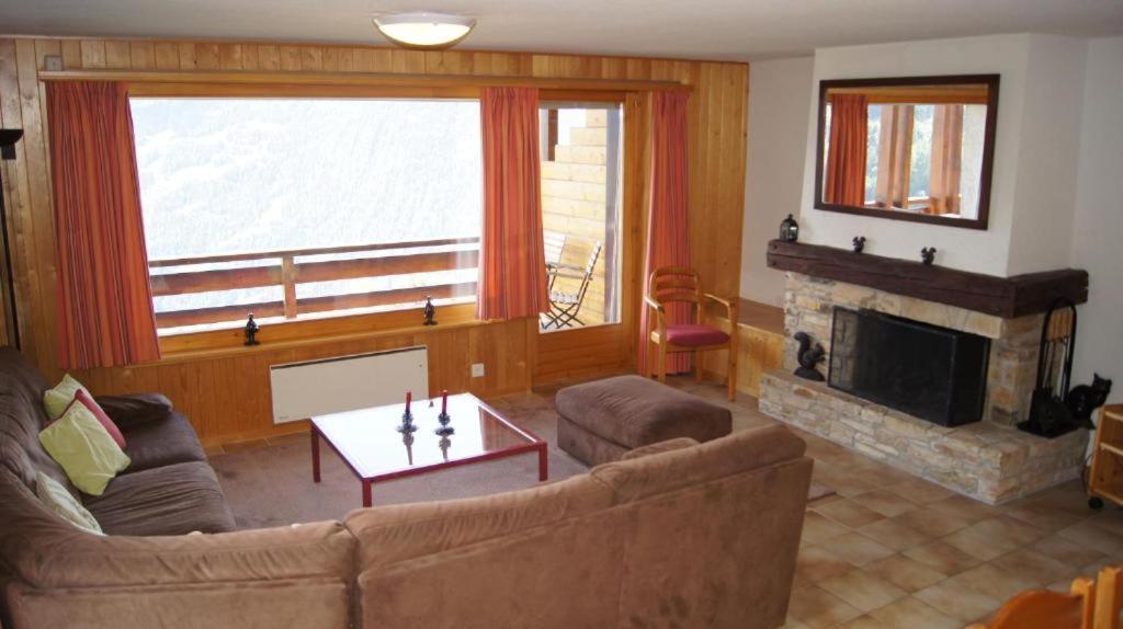 Apartment with Mountain View photo 1
