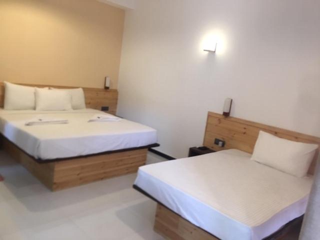 Triple Room with Pool View photo 3