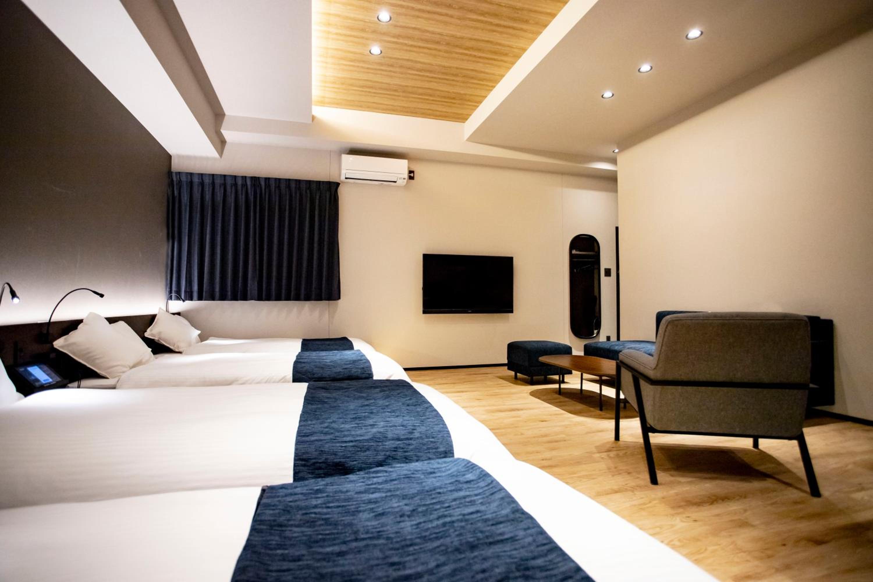 Quadruple Room - Photo 2