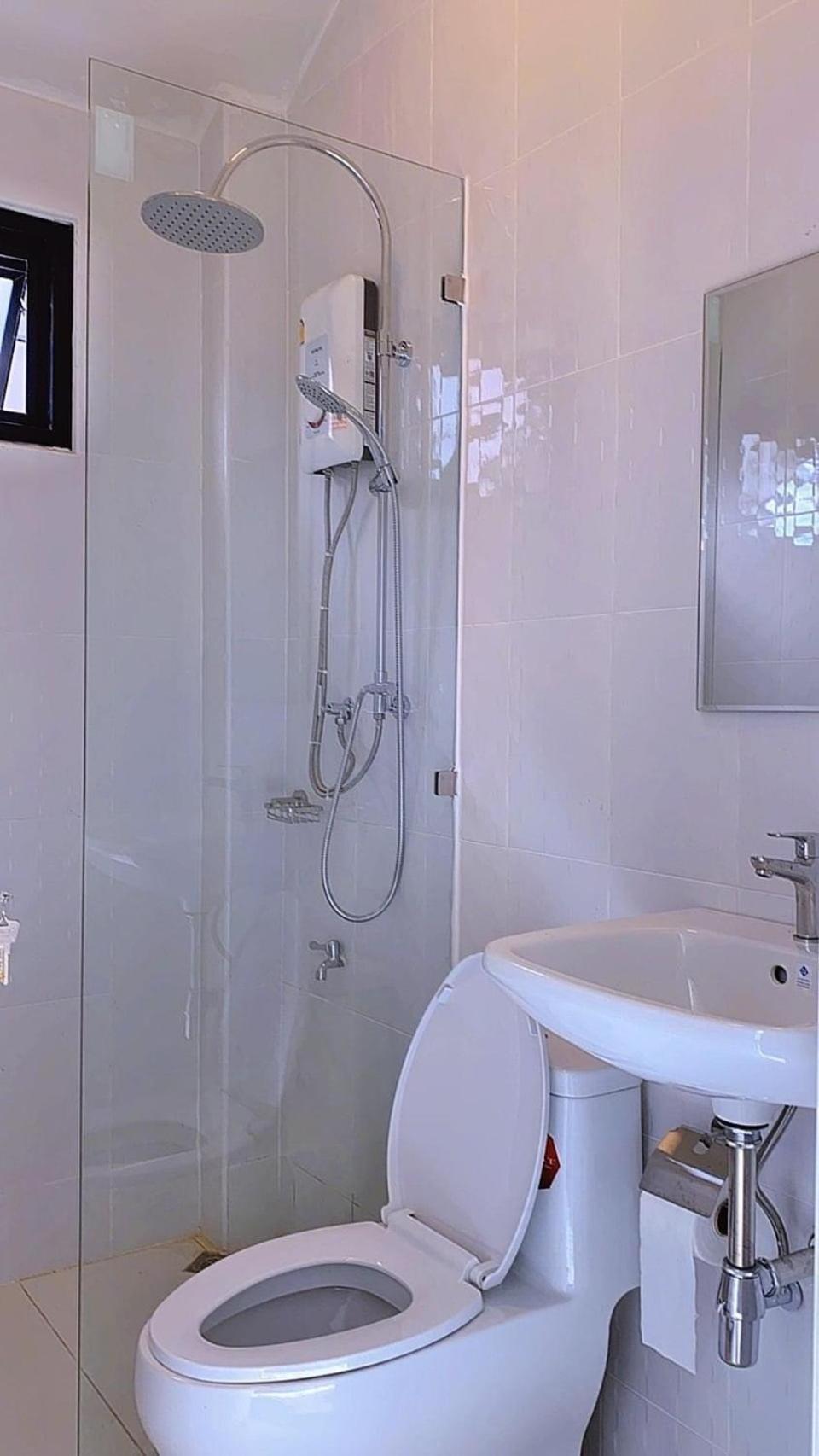Standard Queen Room - Photo 13