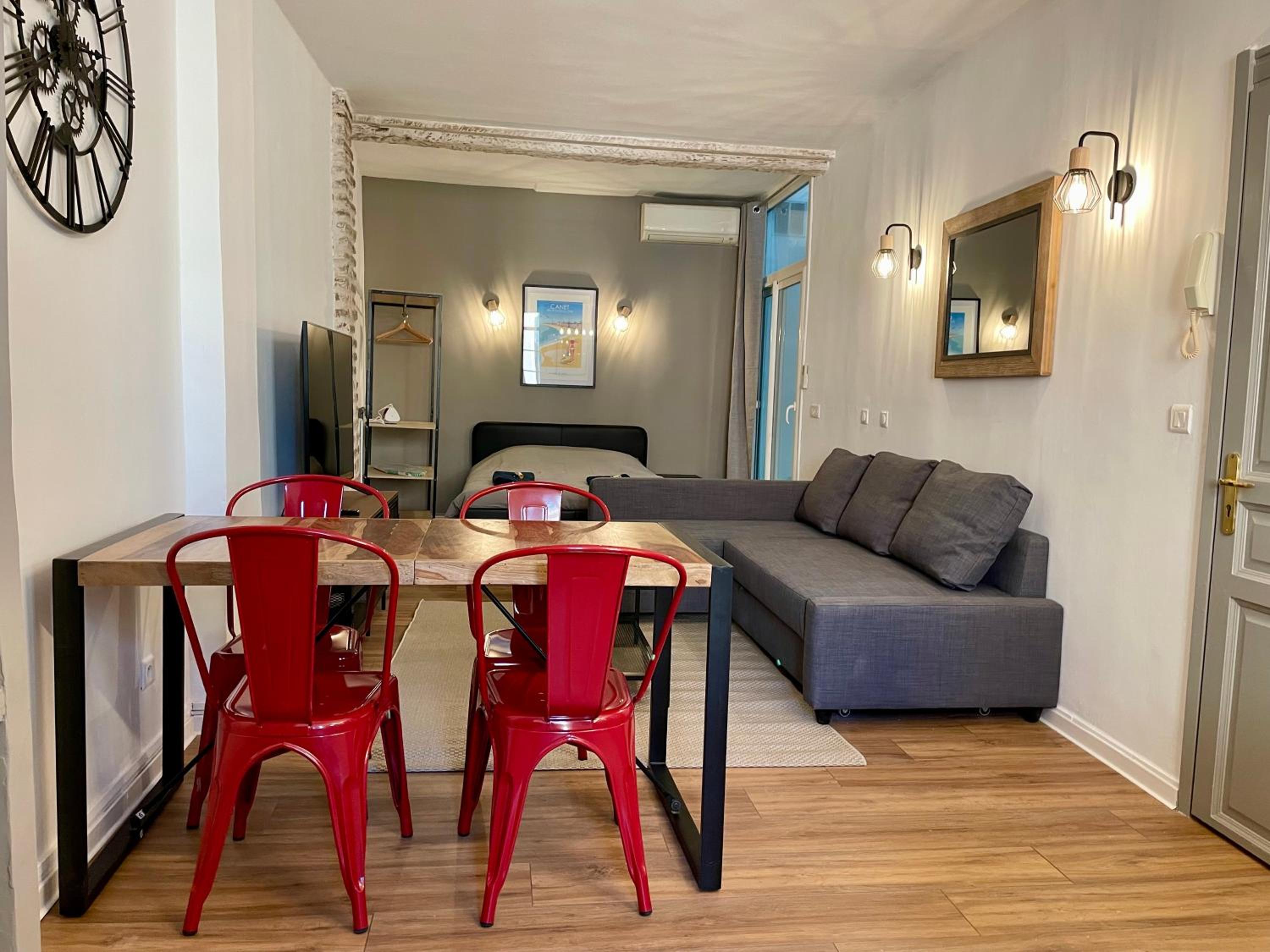 One-Bedroom Apartment - Photo 3