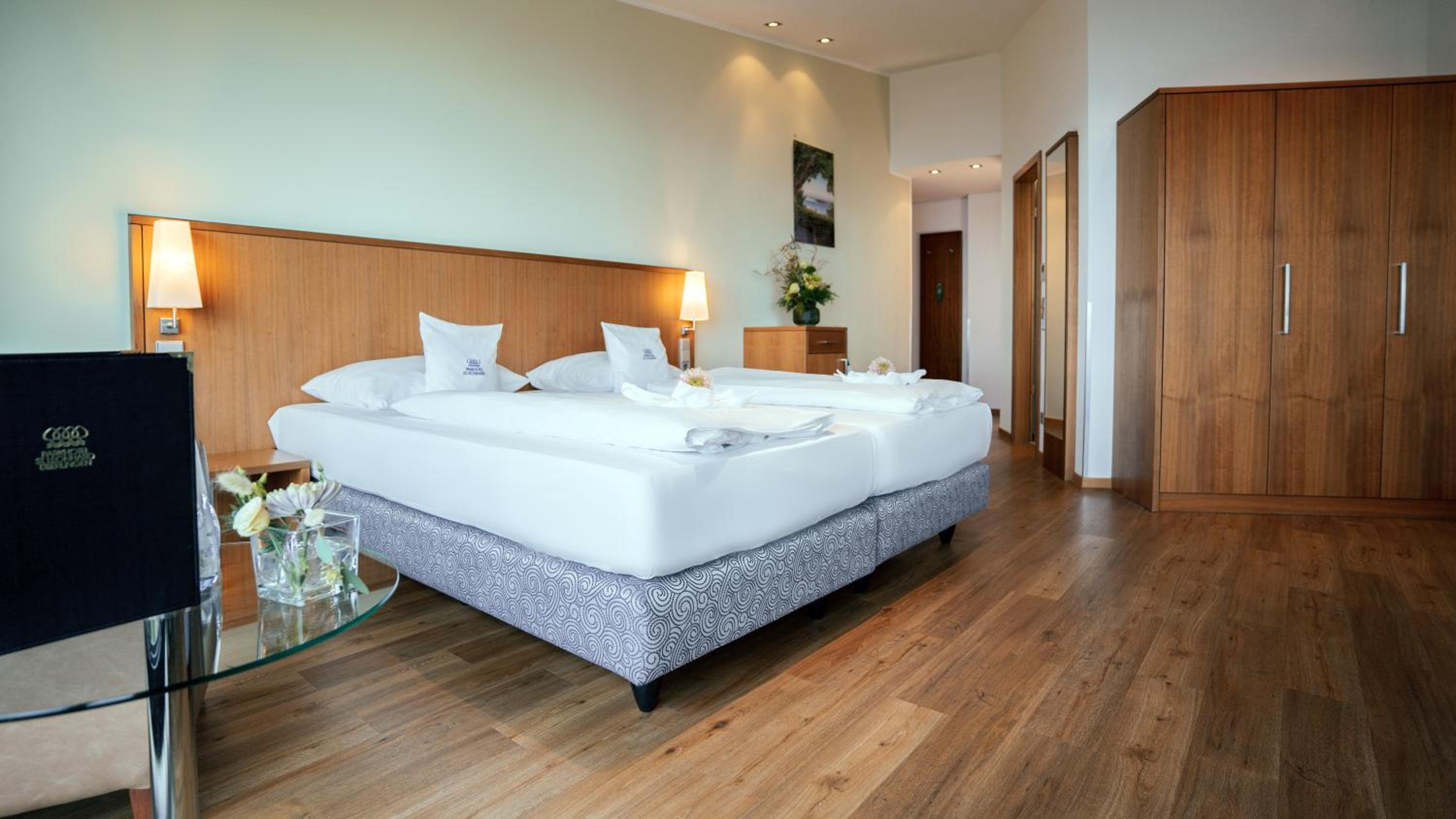 Panorama Room With Lake View