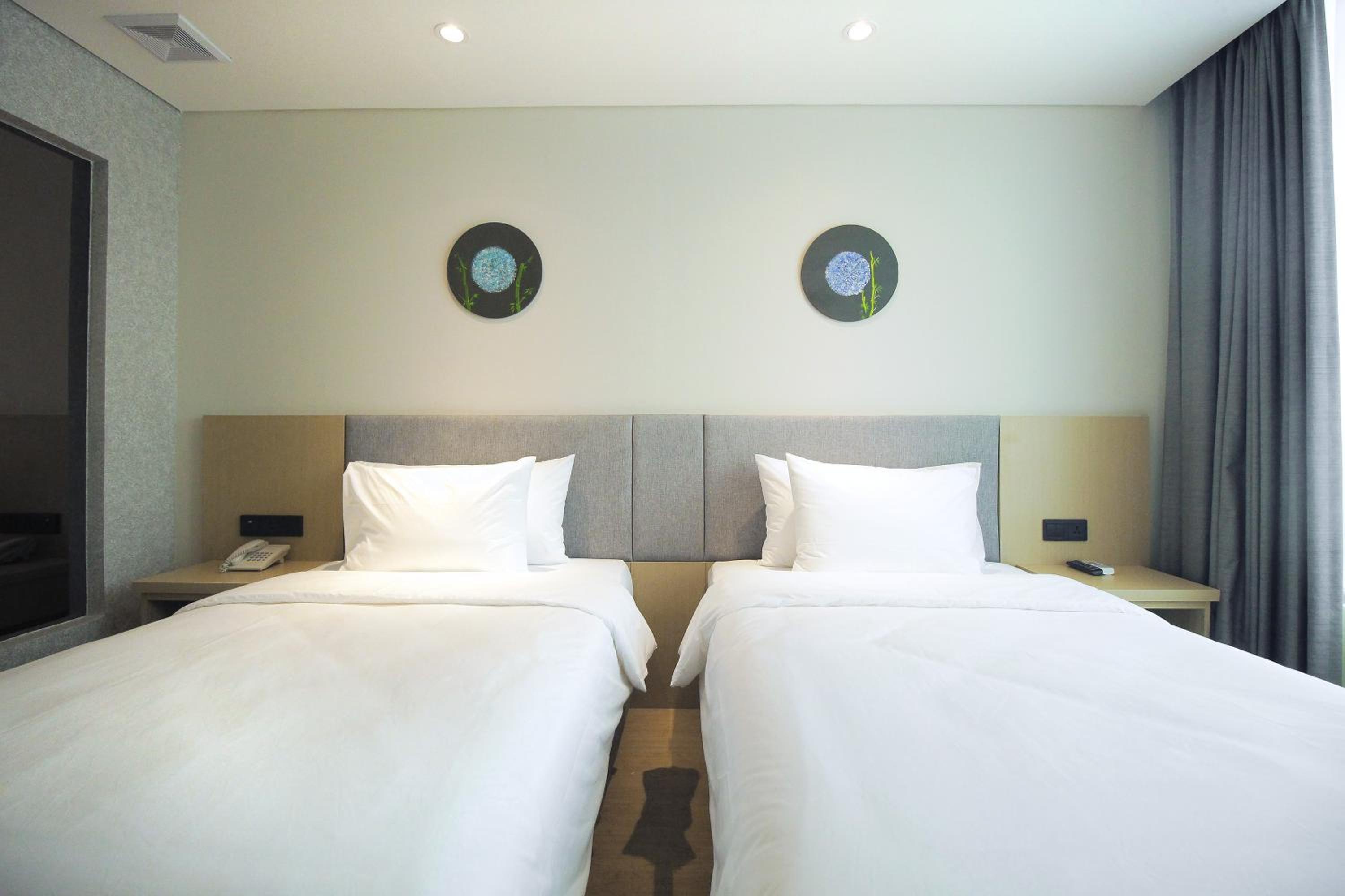 Superior Twin Room - Photo 8