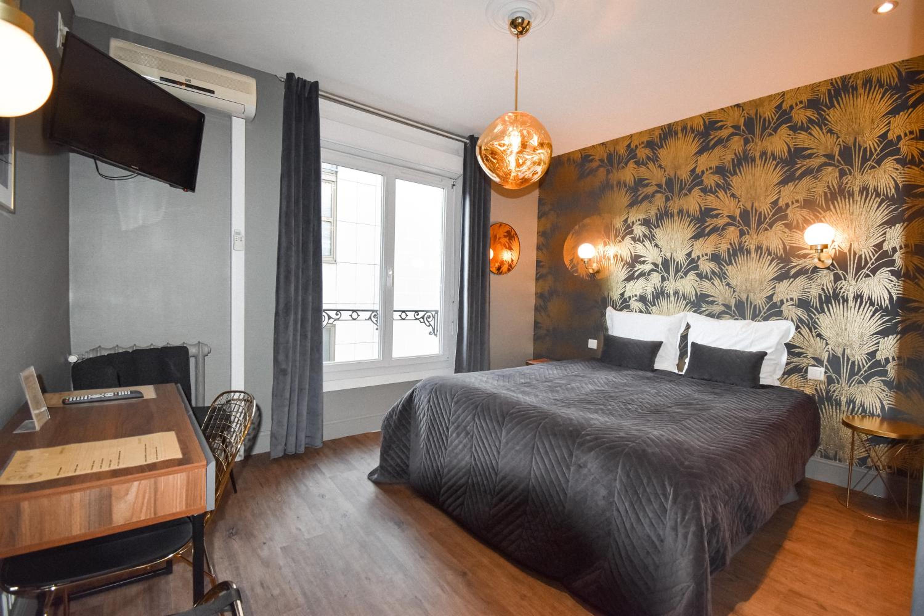 Deluxe Queen Room