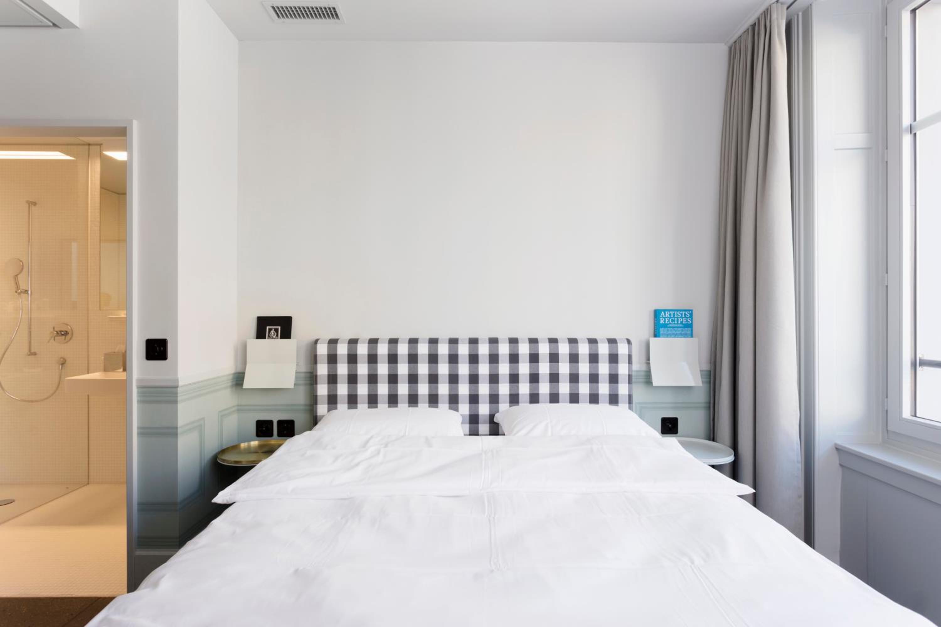Small Double Room - Photo 1