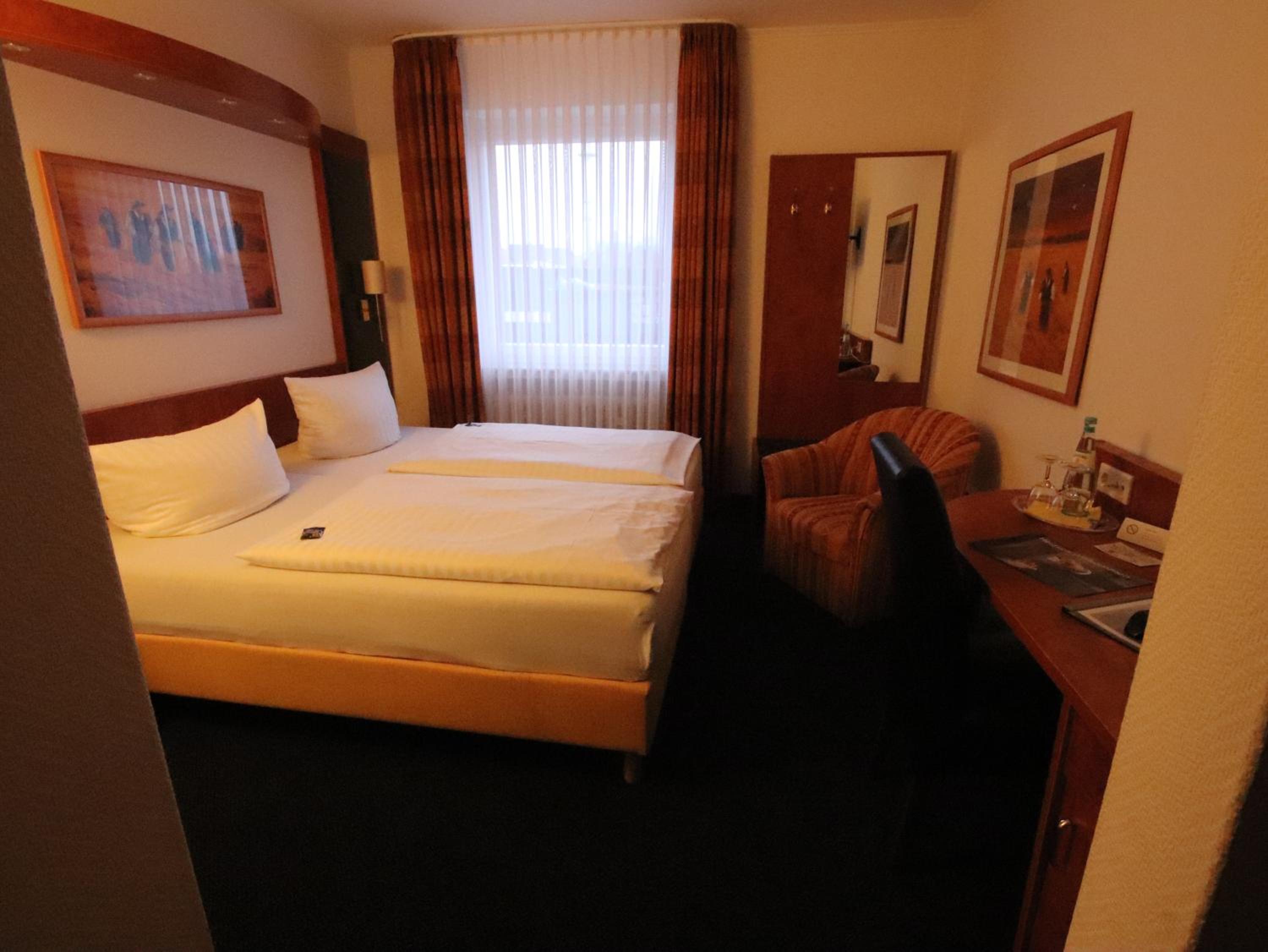 Economy Double Room - Photo 8