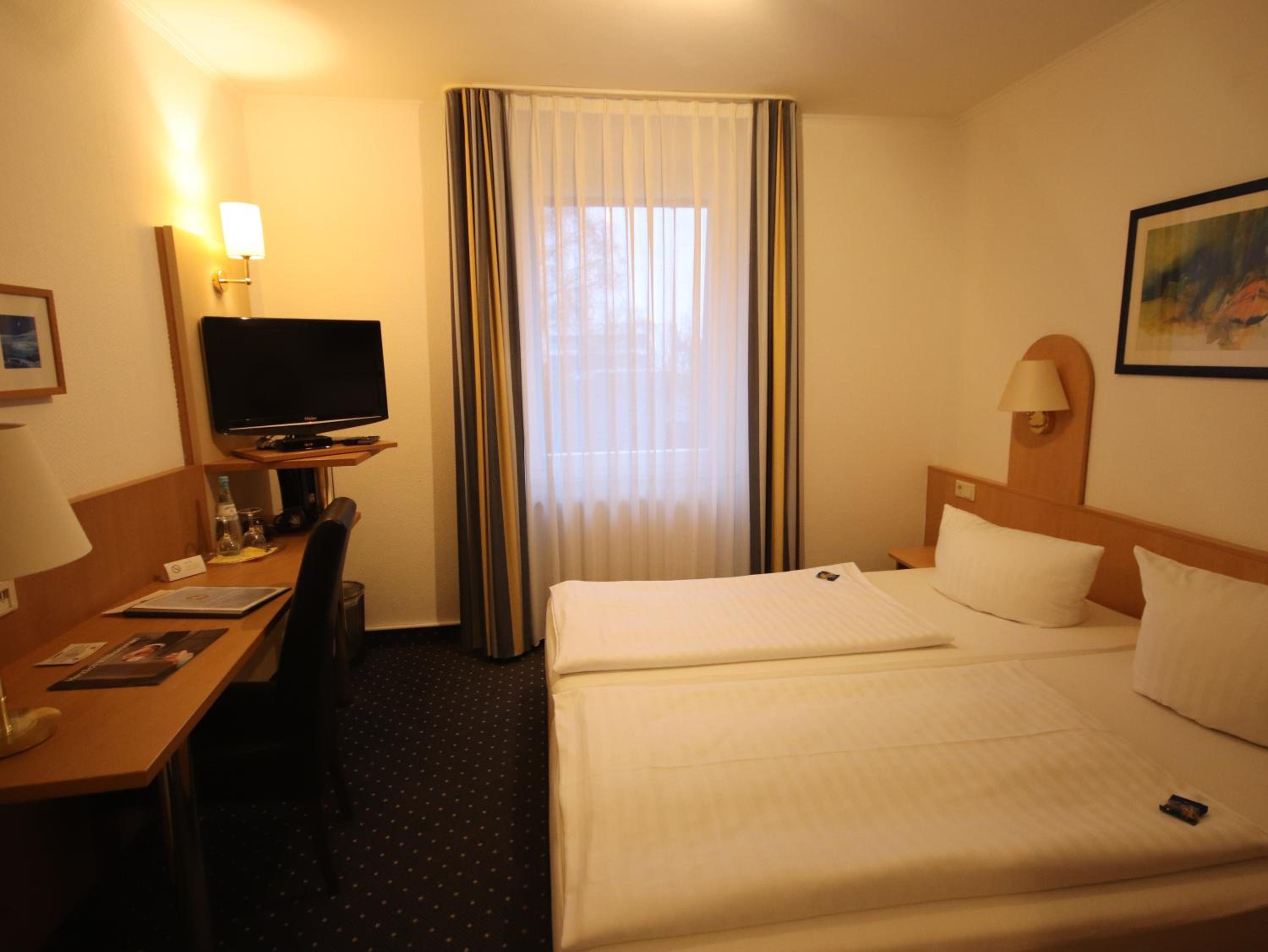 Economy Double Room - Photo 9