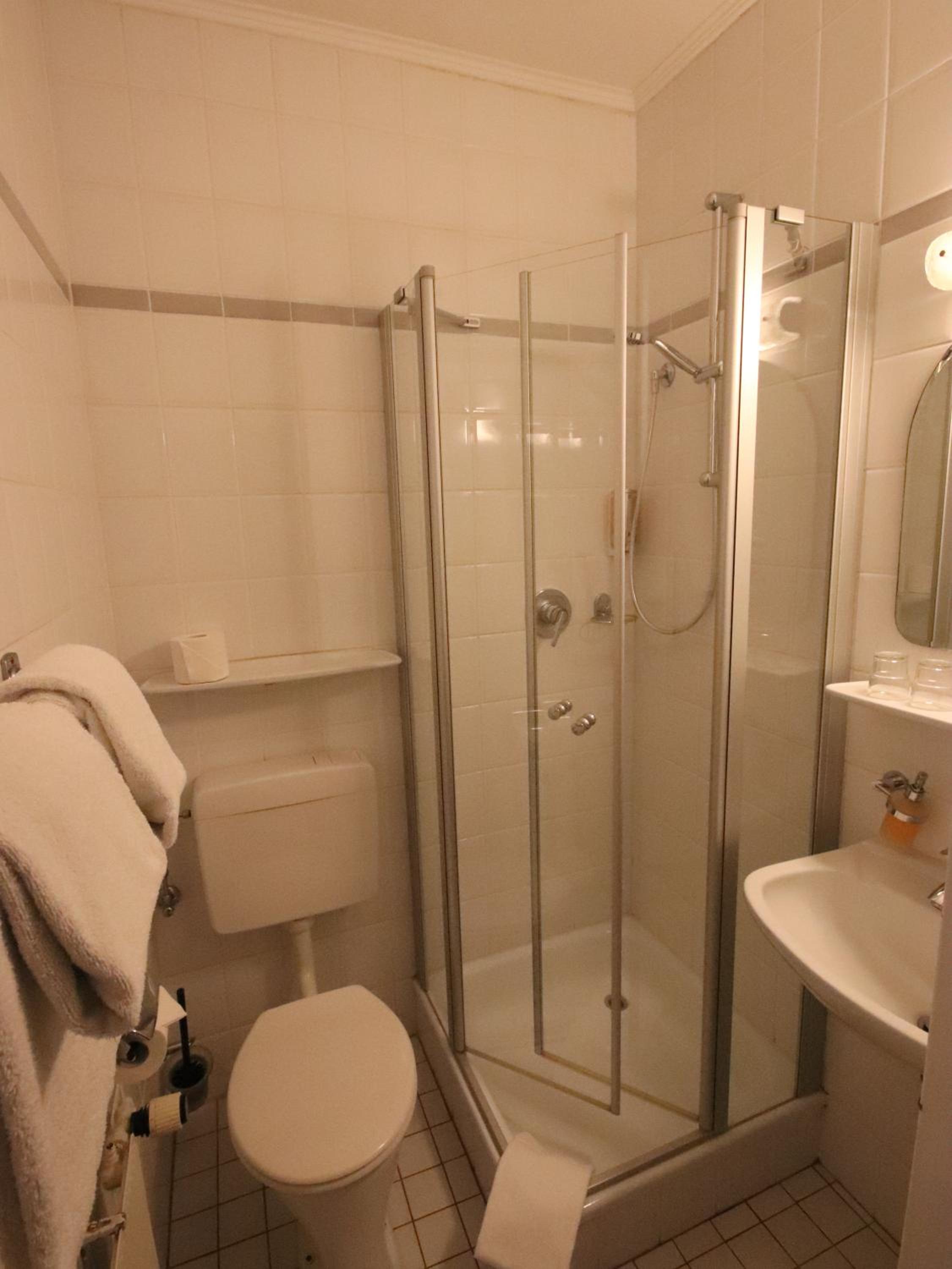 Economy Double Room - Photo 6