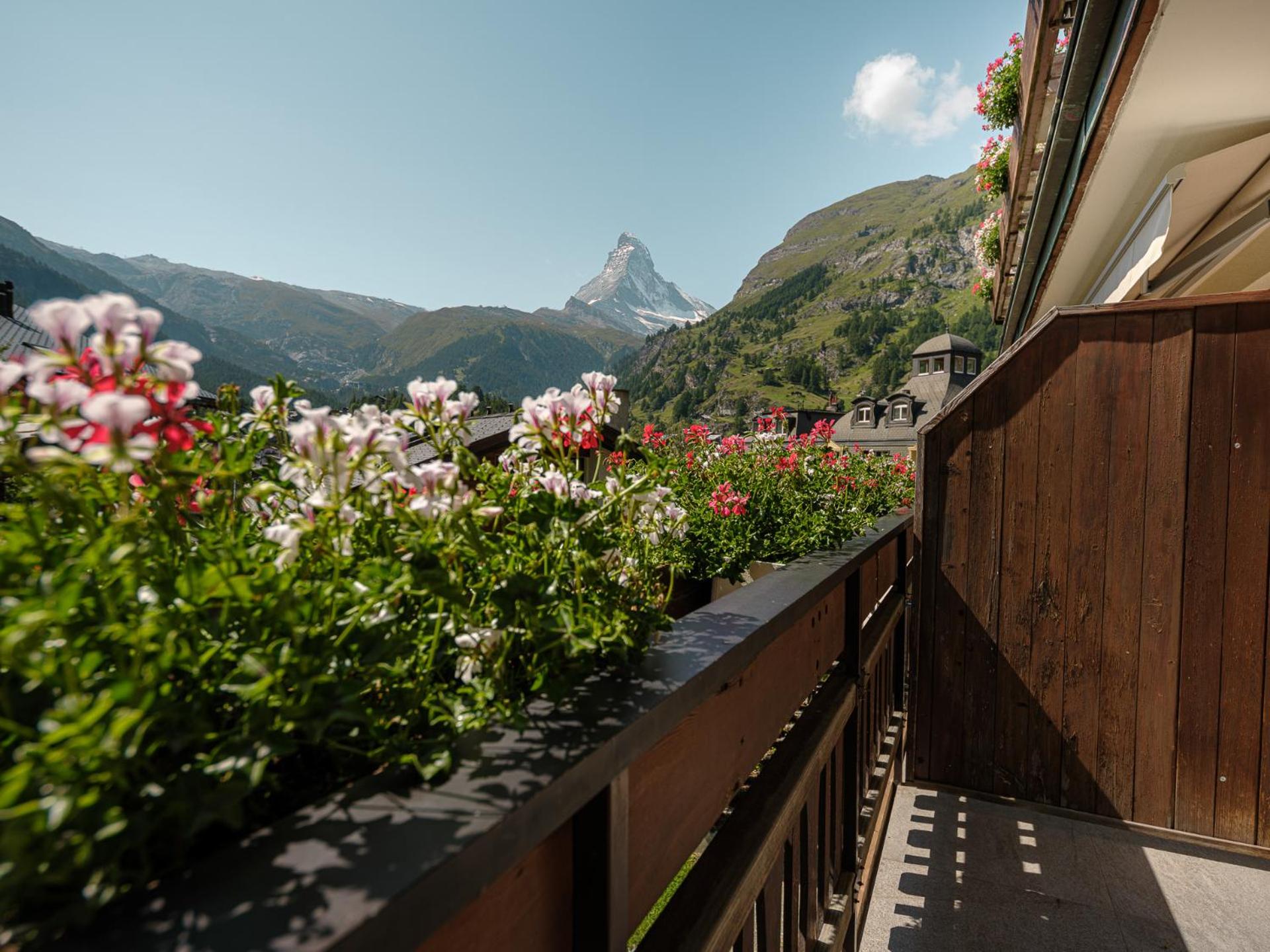 Chalet Double Room with Balcony and Matterhorn View - Photo 7
