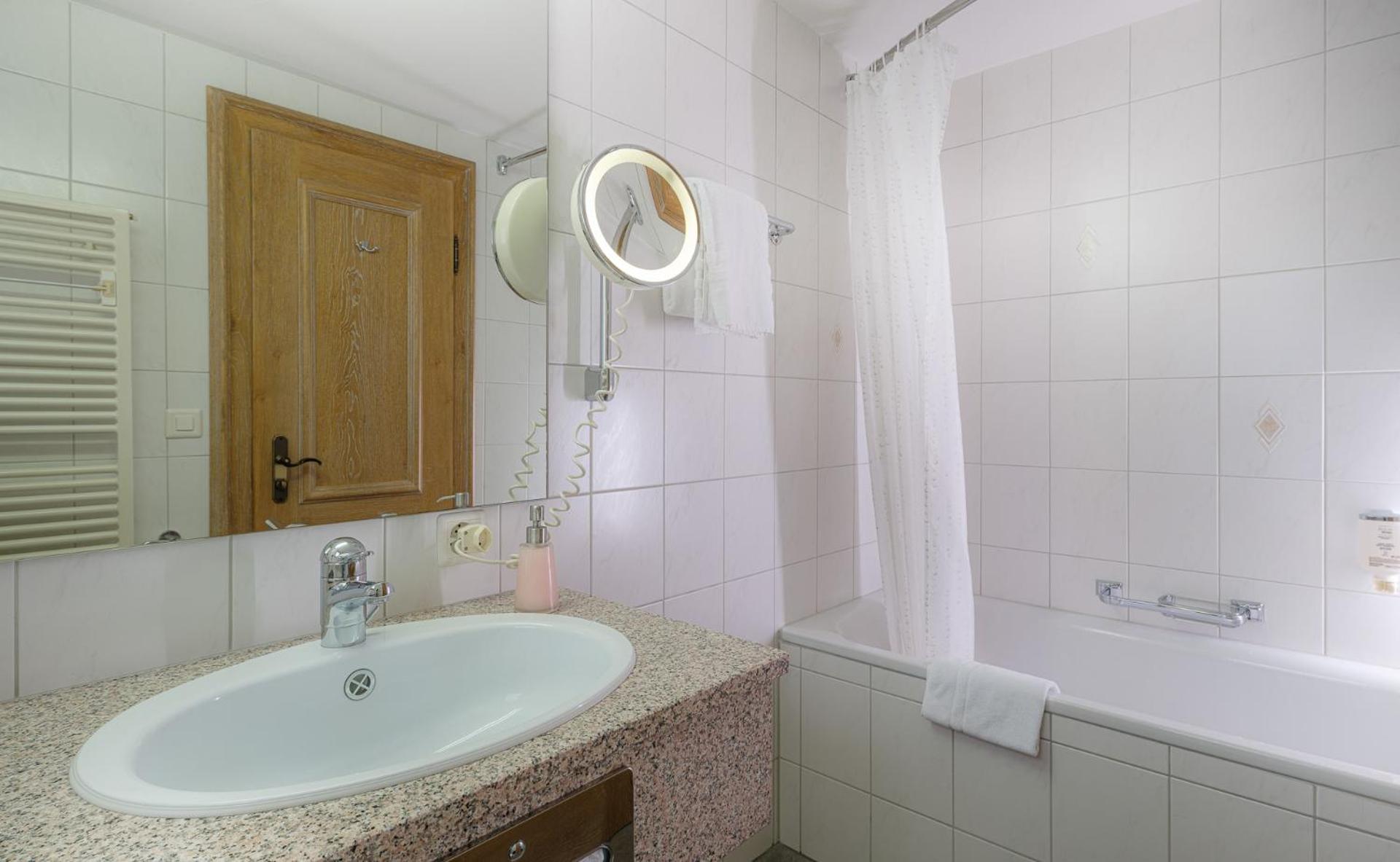 Economy Double Room - Photo 3