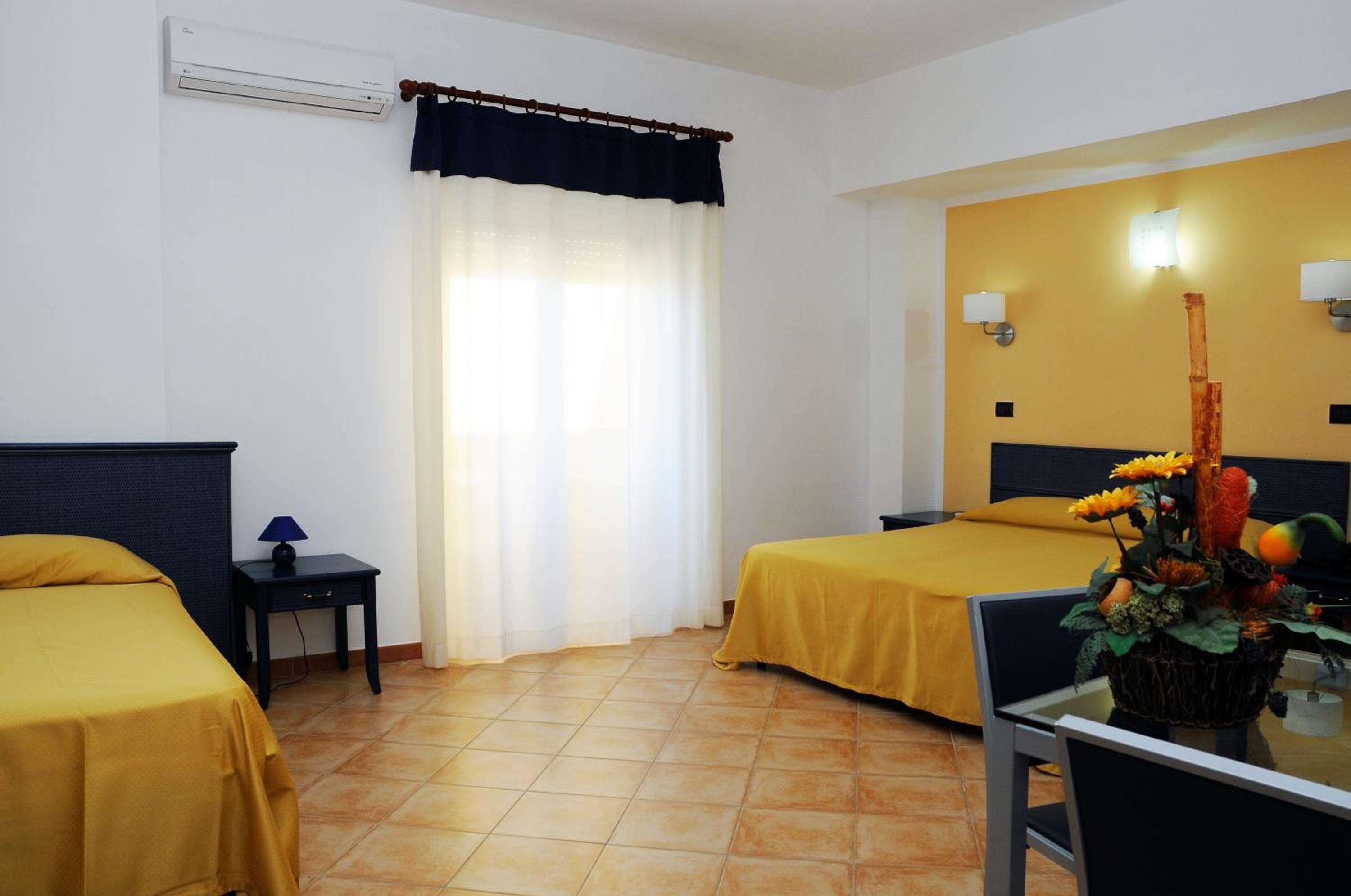 Triple Room - Photo 1