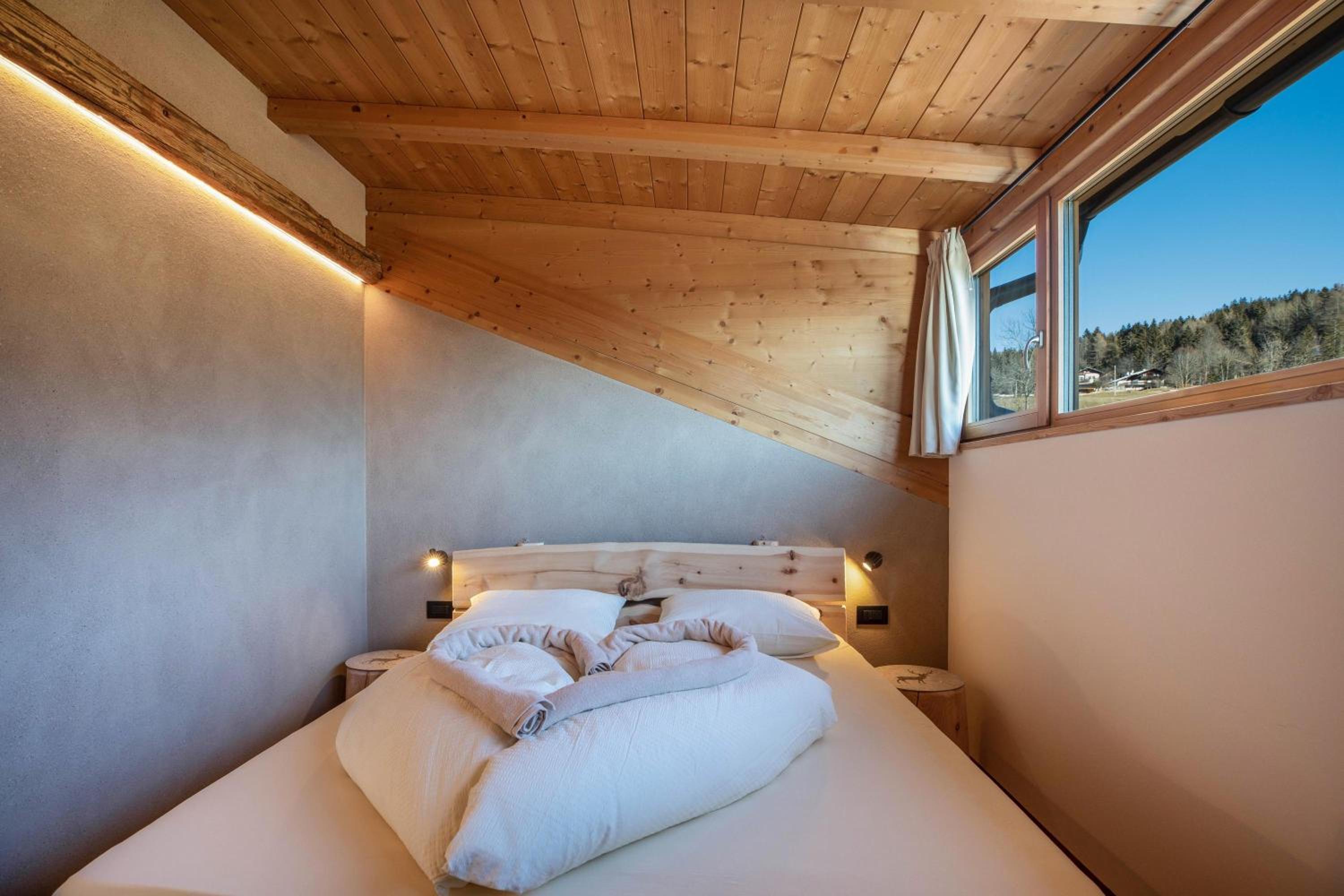 Two-Bedroom Deluxe Apartment with Garden View photo 3