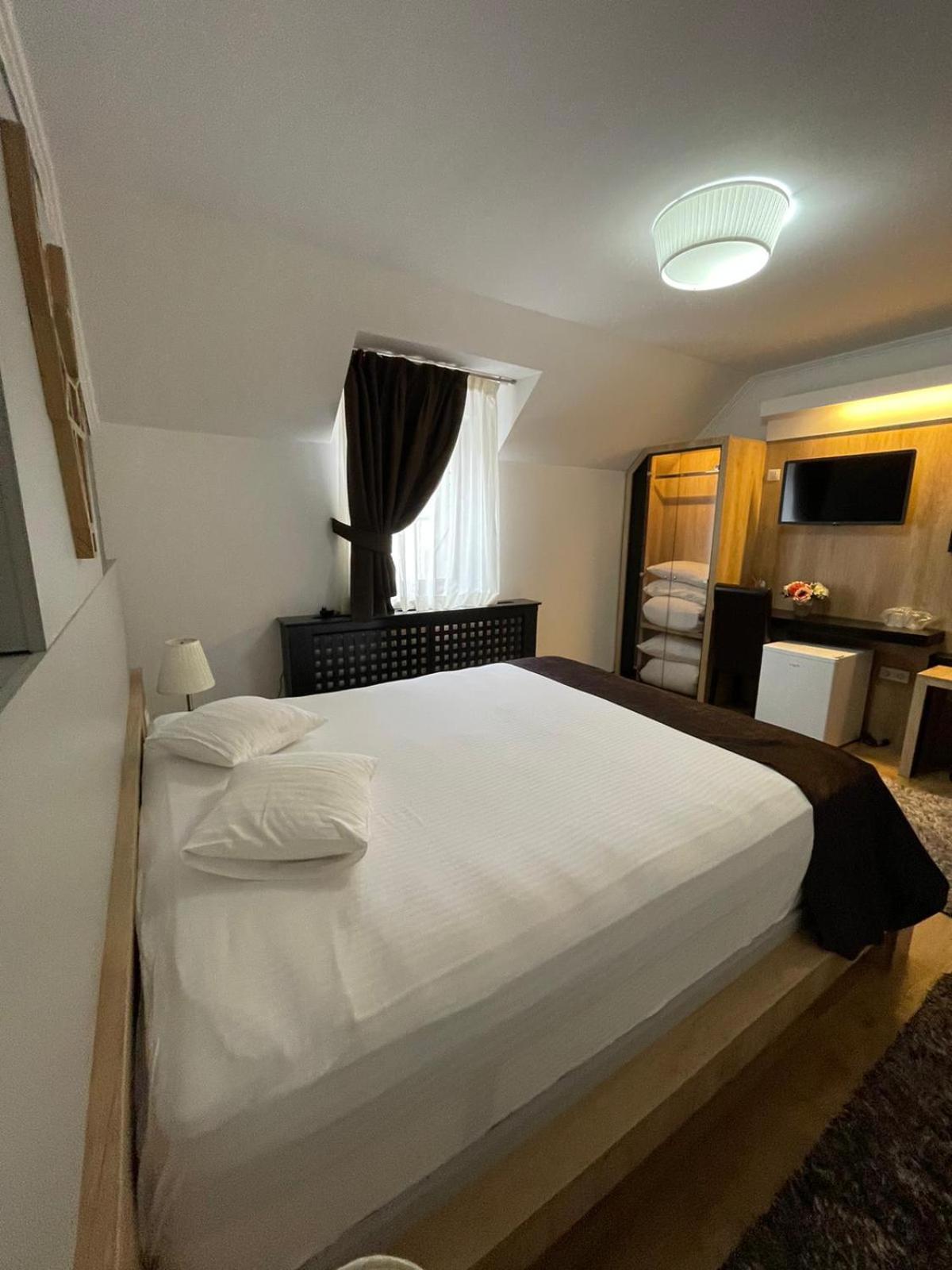 Standard Double Room - Photo 3