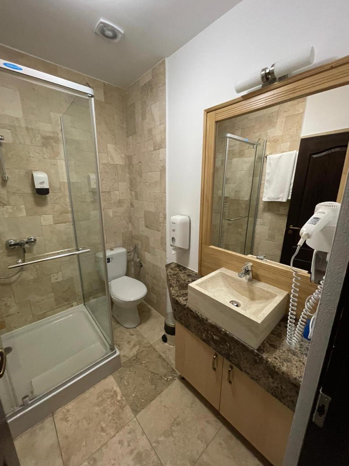 Standard Double Room - Photo 4