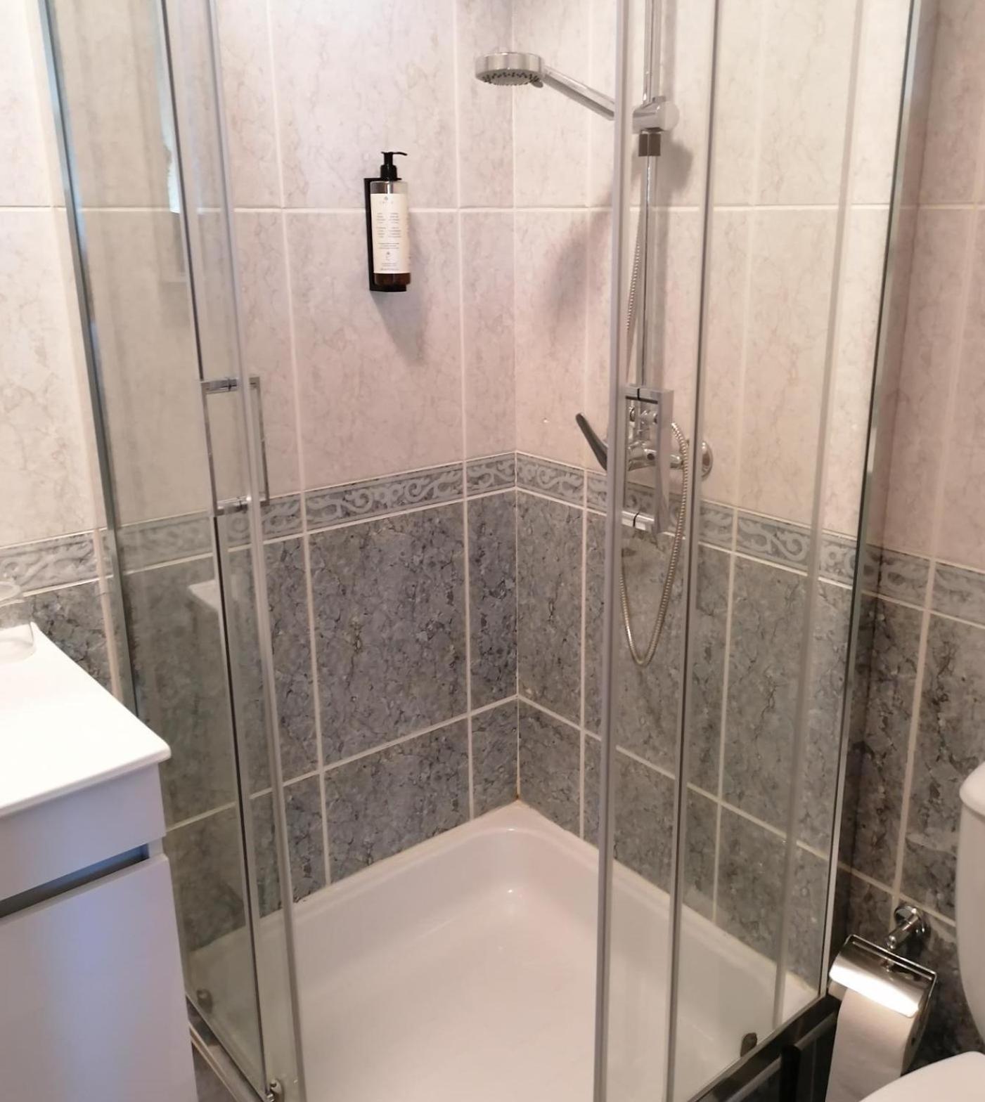 Double or Twin Room - Photo 13