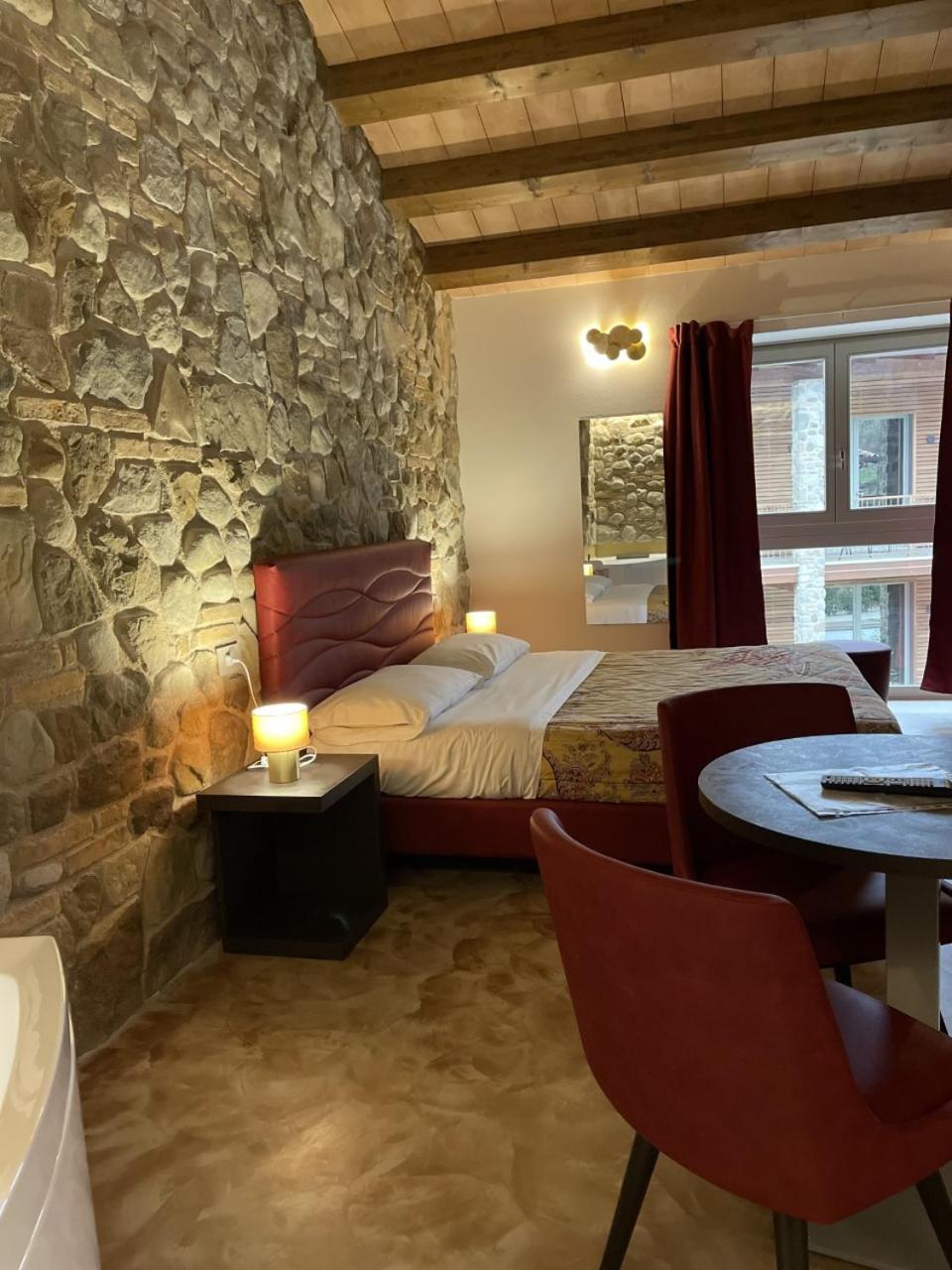 King Room with Spa Bath - Photo 11
