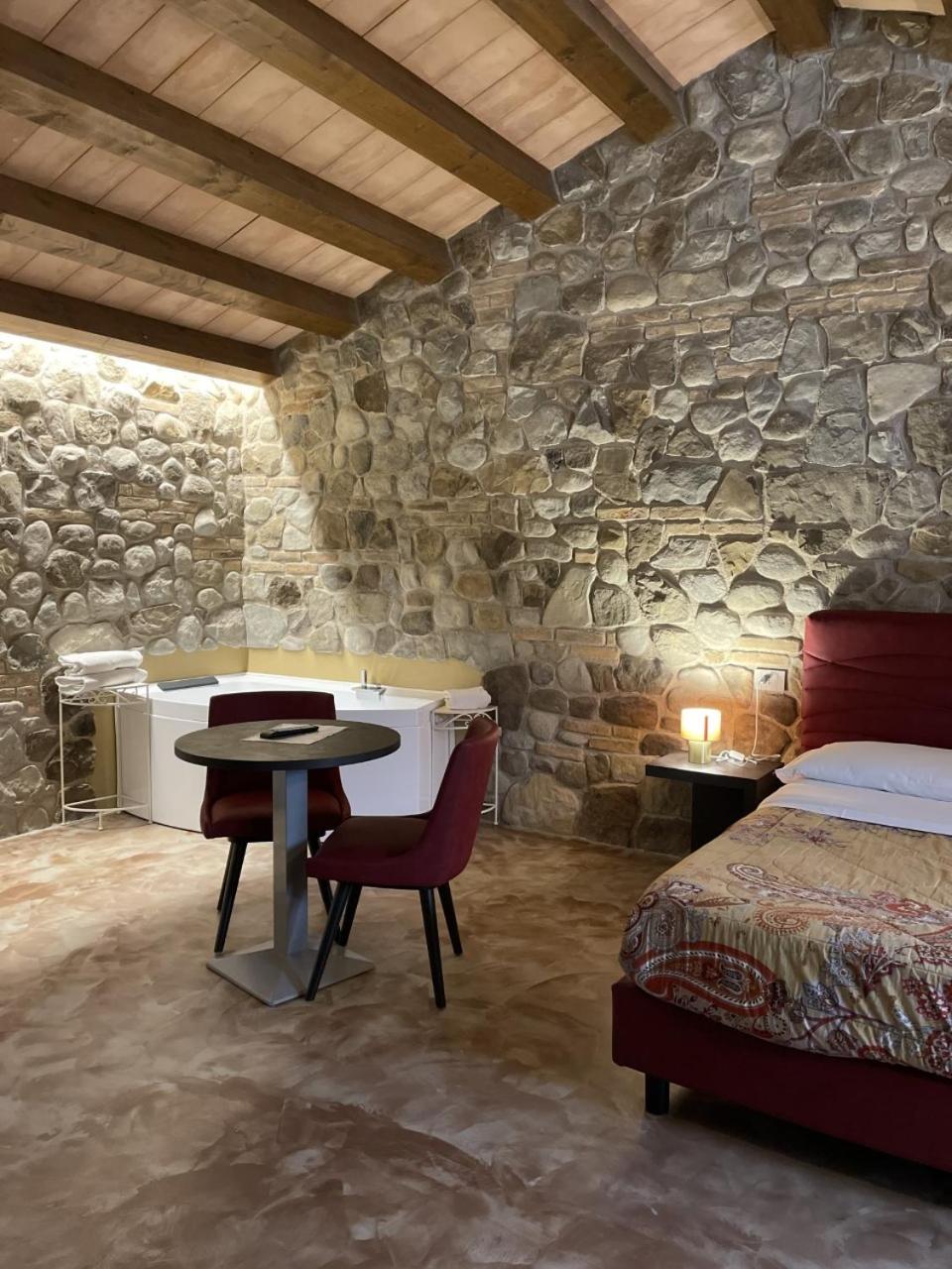 King Room with Spa Bath - Photo 10