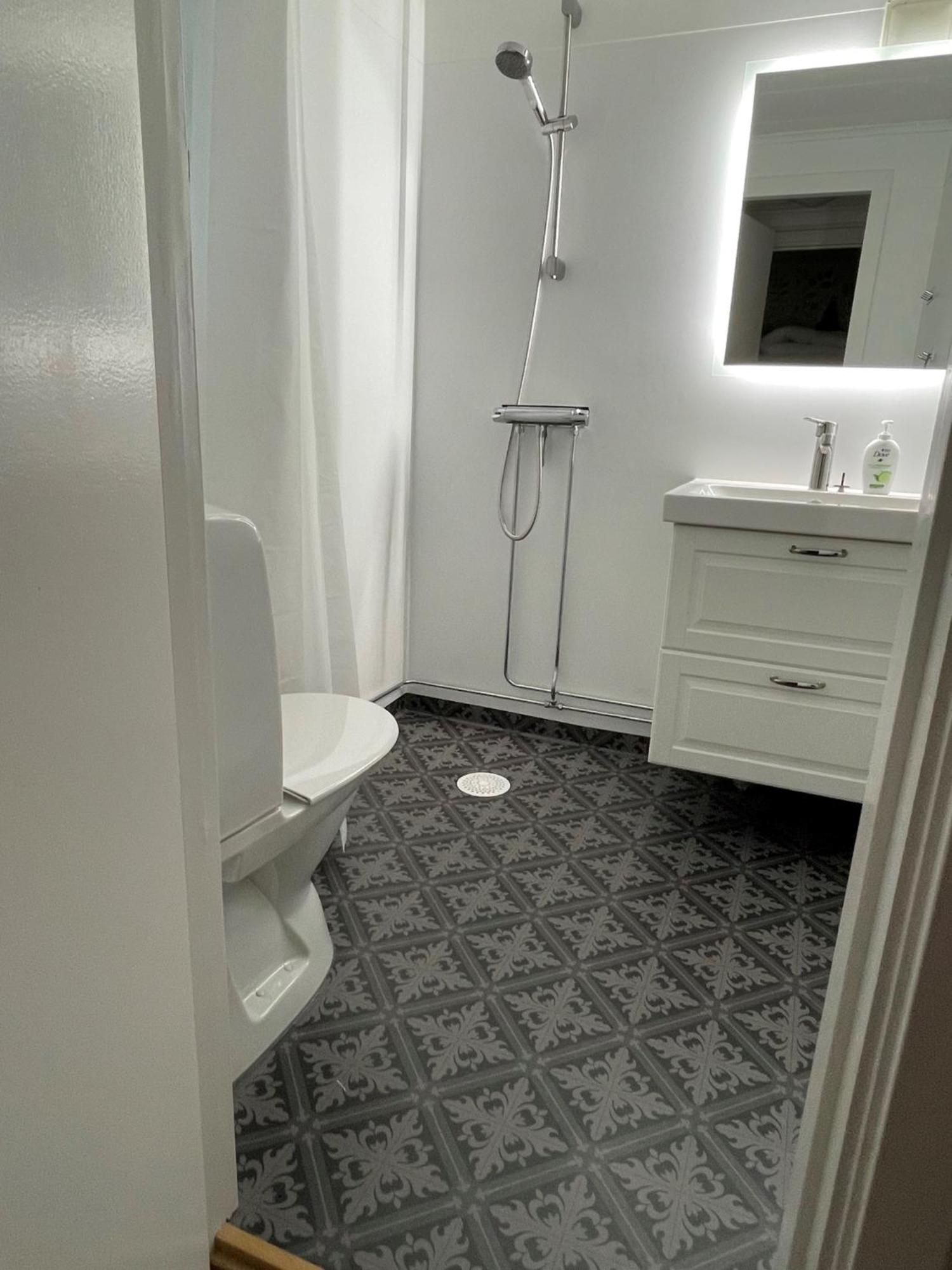 Two-Bedroom House - Photo 9