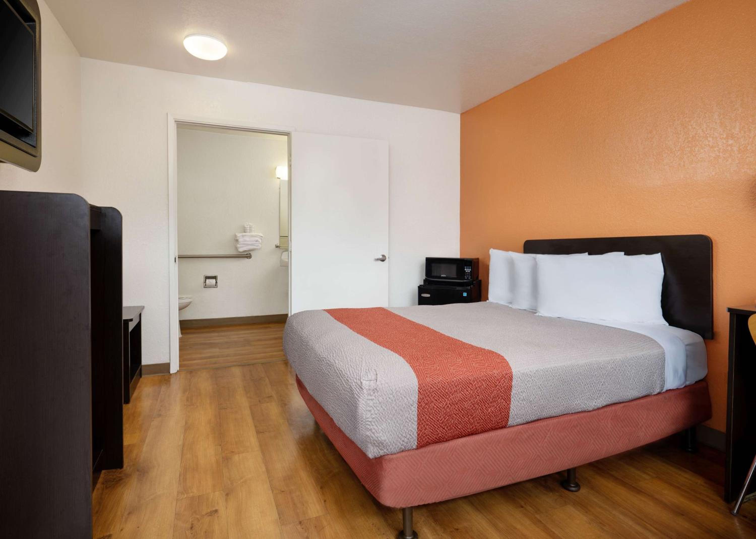 Double Room - Disability Access photo 2