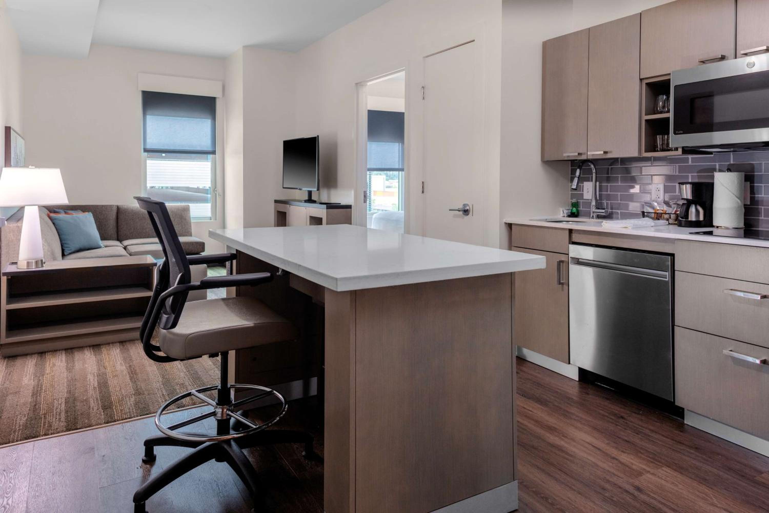 One-Bedroom King Suite - Photo 7