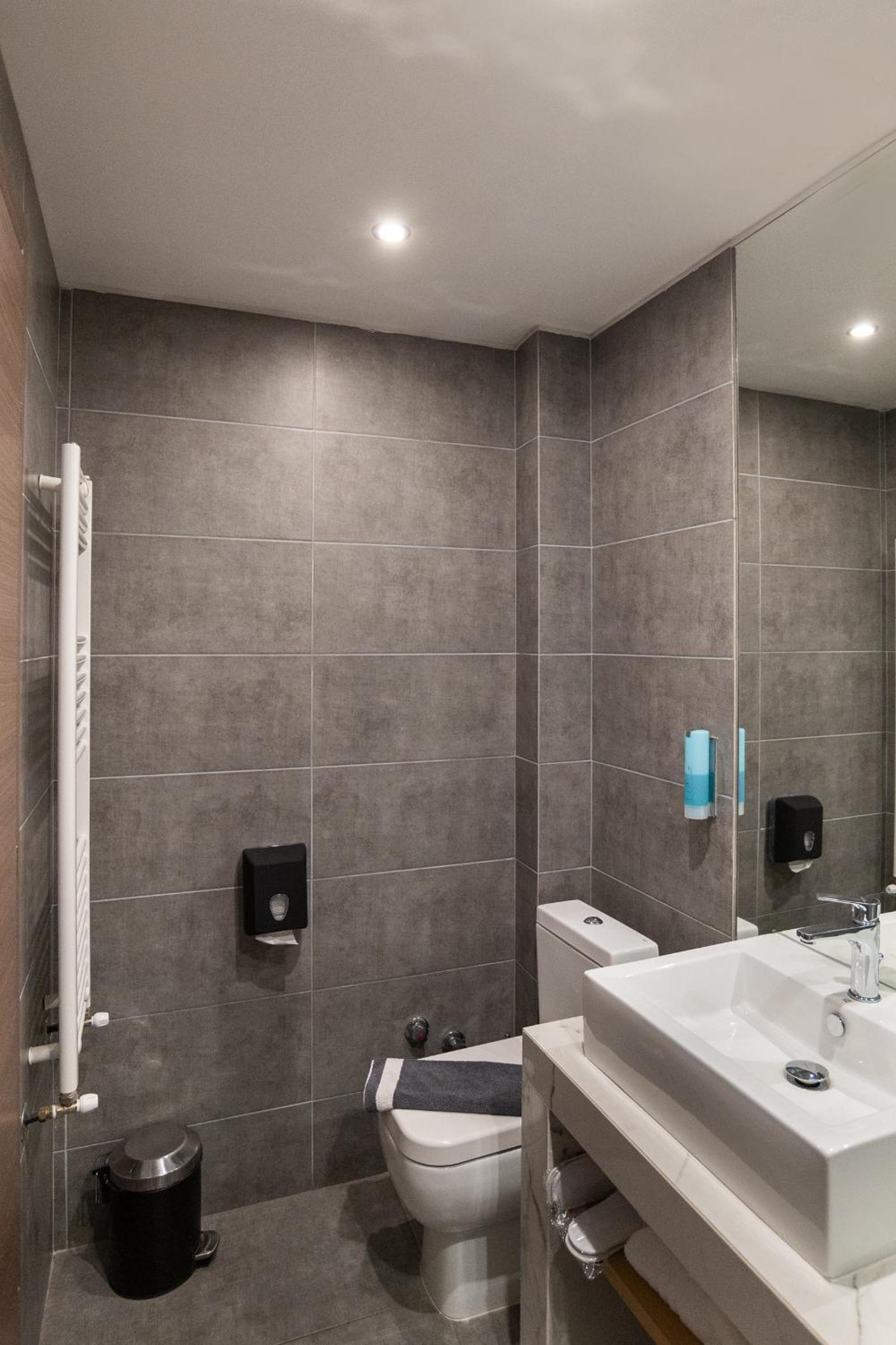 Standard Double or Twin Room with Sea View - Photo 3