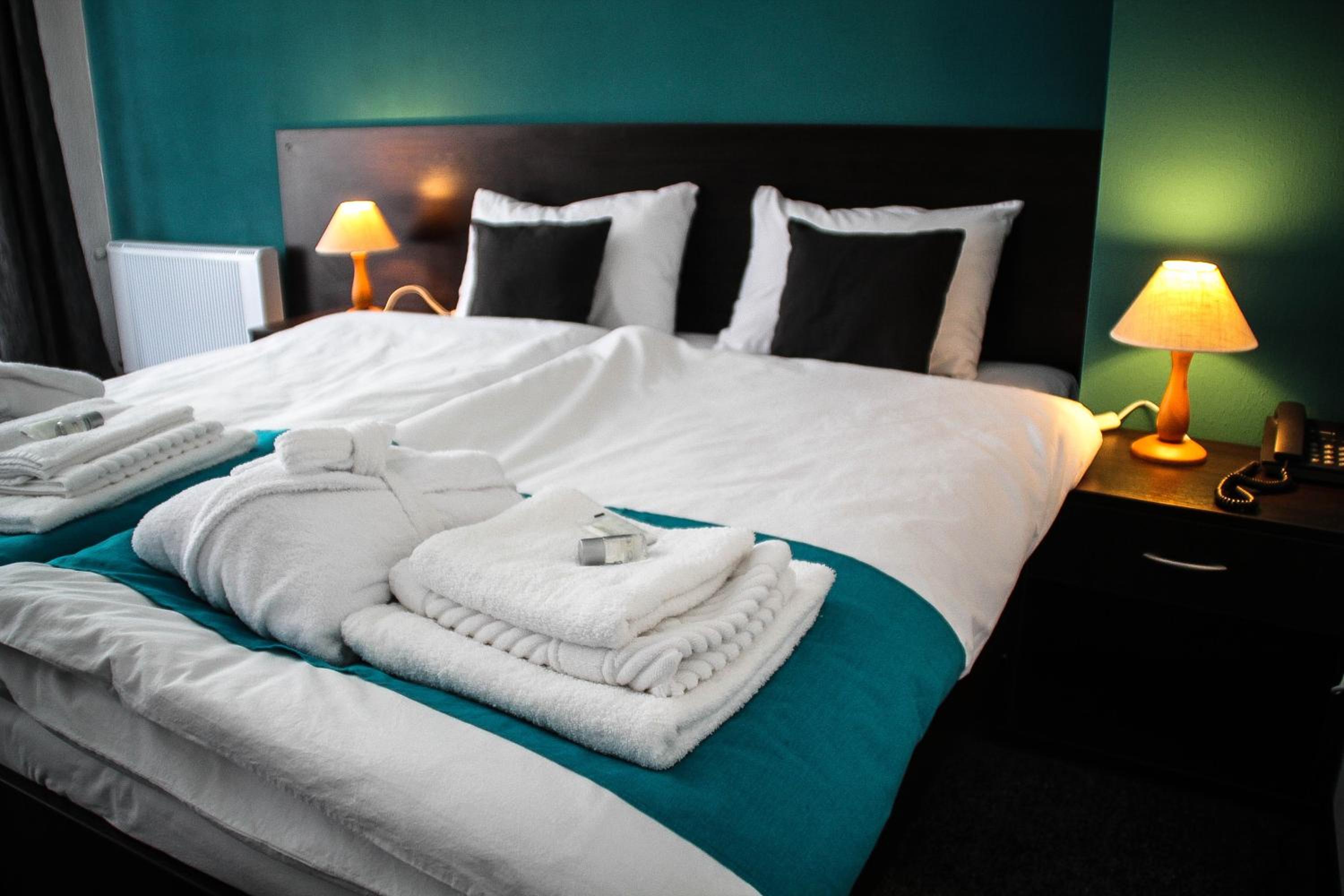 Economy Double or Twin Room with Balcony and Shared Bathroom photo 1