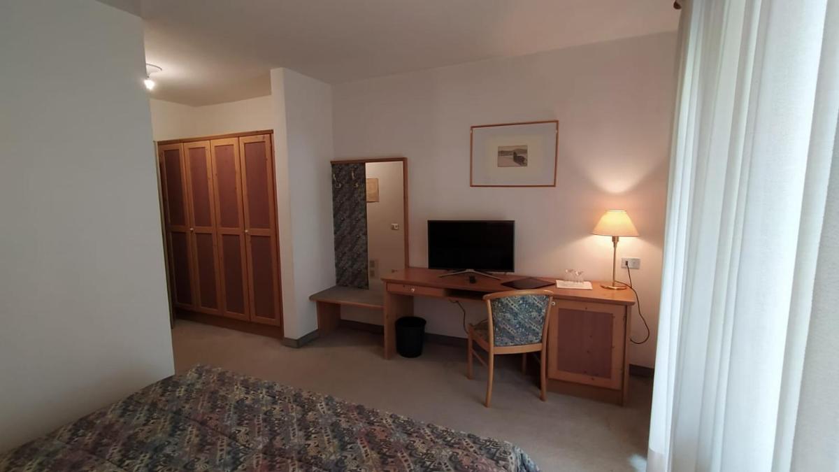 Double or Twin Room photo 2
