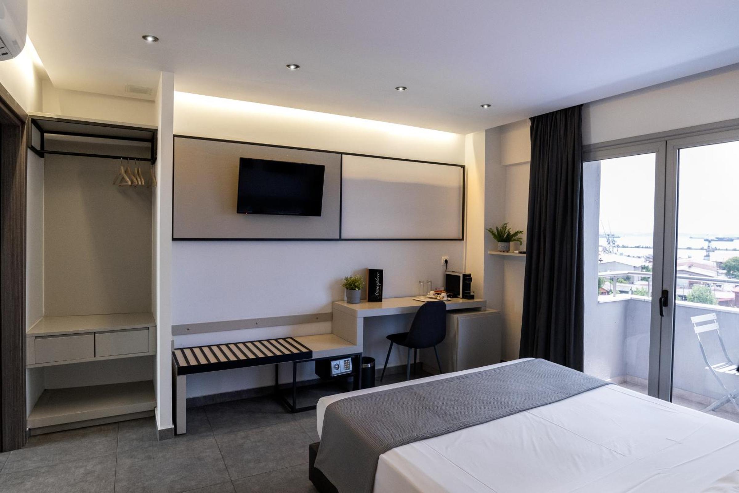 Deluxe Double Room - Photo 12