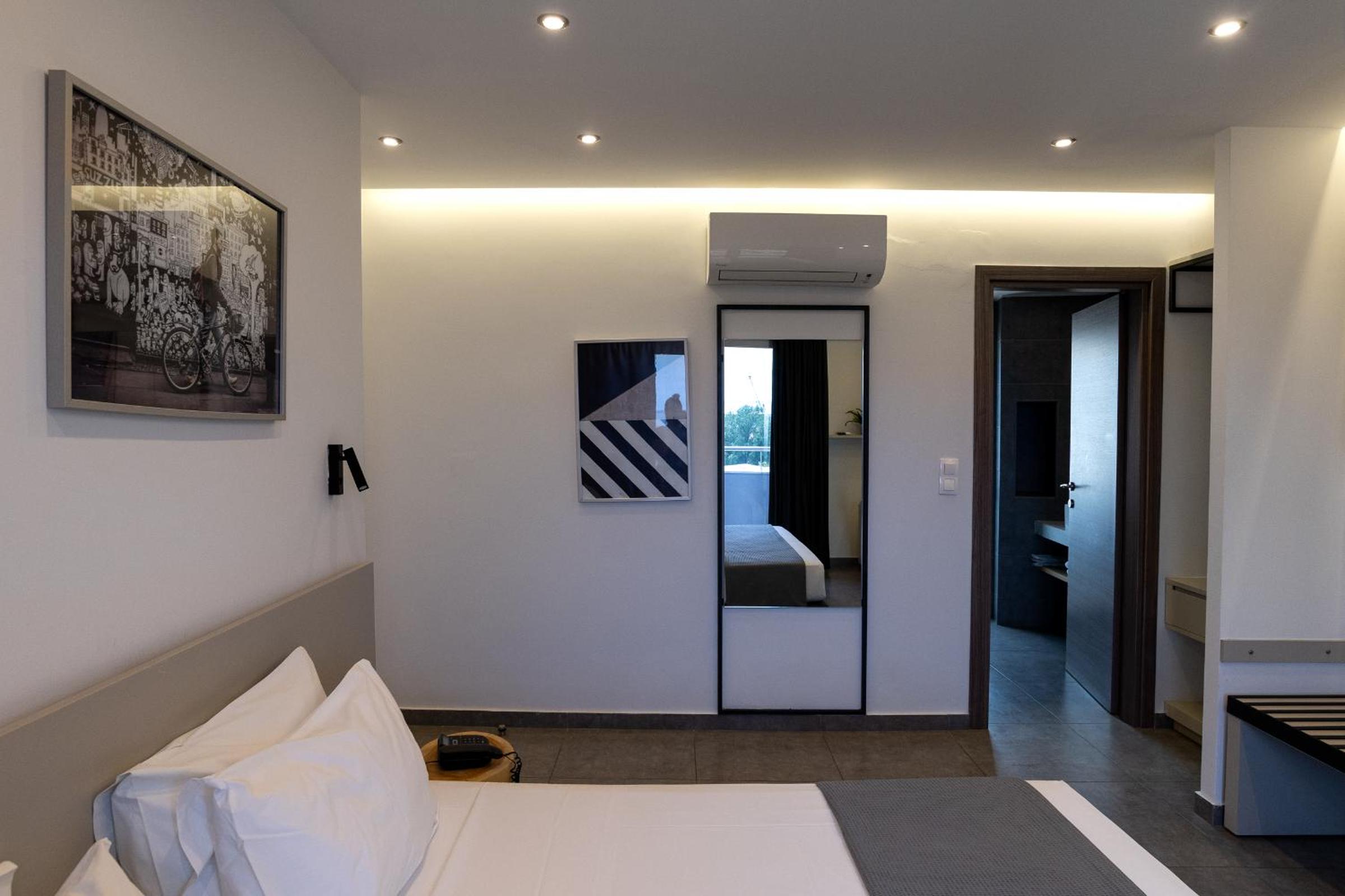 Deluxe Double Room - Photo 13