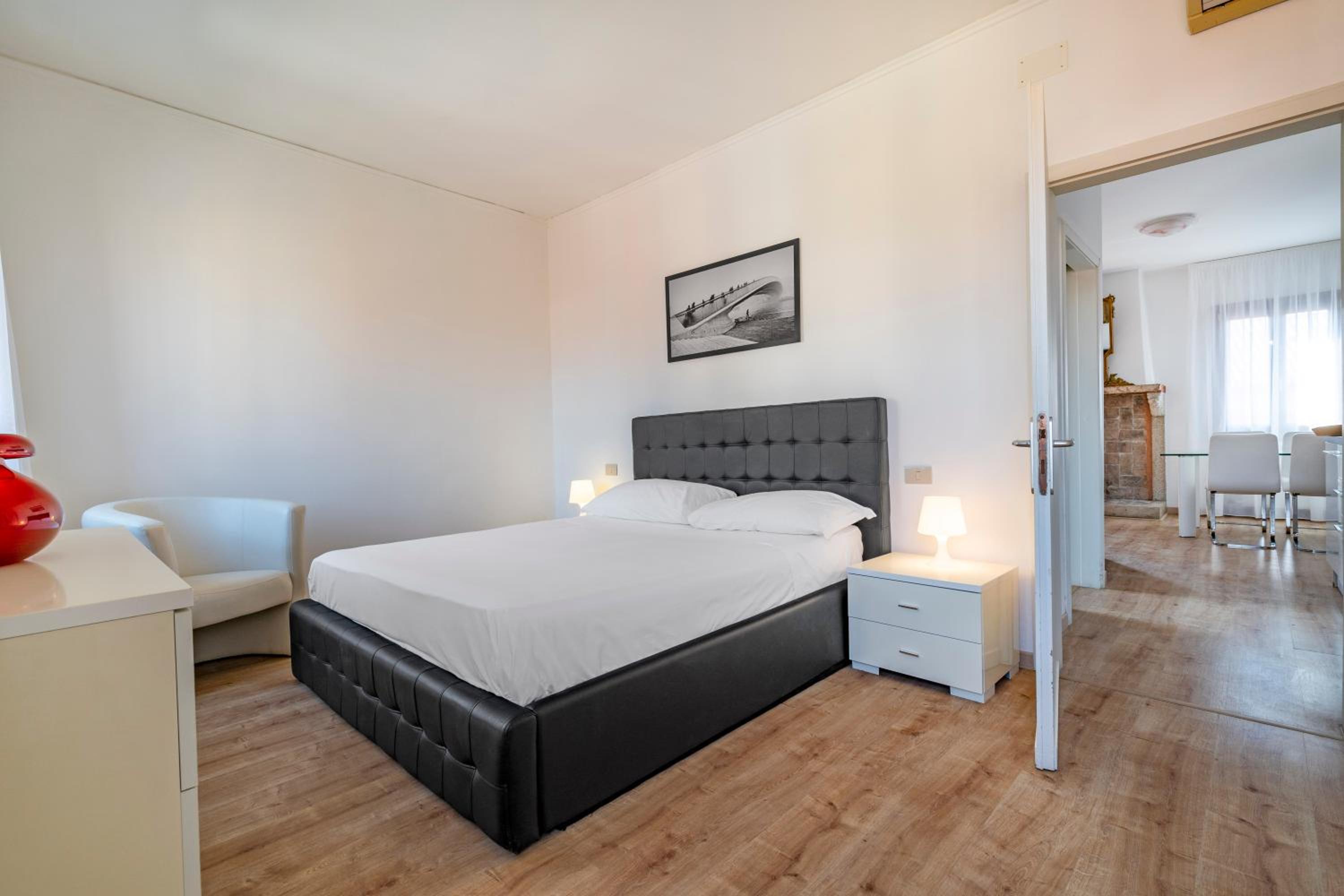 One-Bedroom Apartment photo 2